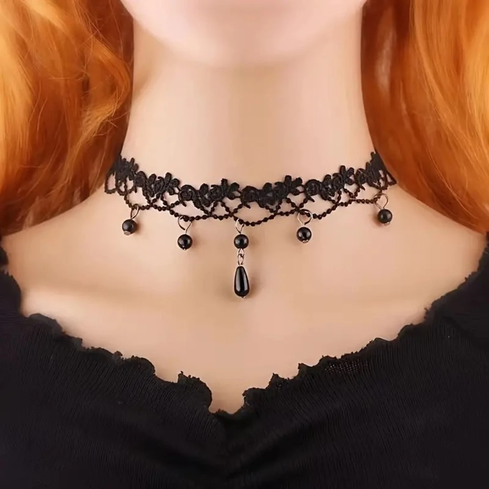 Gotik Dantel Yaka Zinciri – Vintage Tarz Kadife Choker, Zarif ve Gizemli Takı Aksesuarı