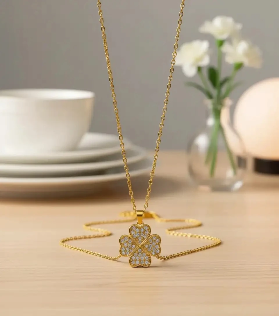 Çift Katmanlı Yonca Kolye – Zarif ve Şans Sembolü Tasarım, Kadınlar İçin Şık Takı