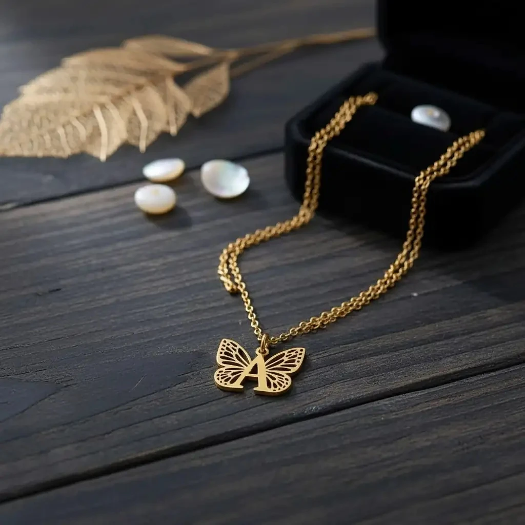 A Harfli Paslanmaz Çelik Kolye – Minimalist Niche Tasarım, Şık ve Dayanıklı Hediye Seçeneği