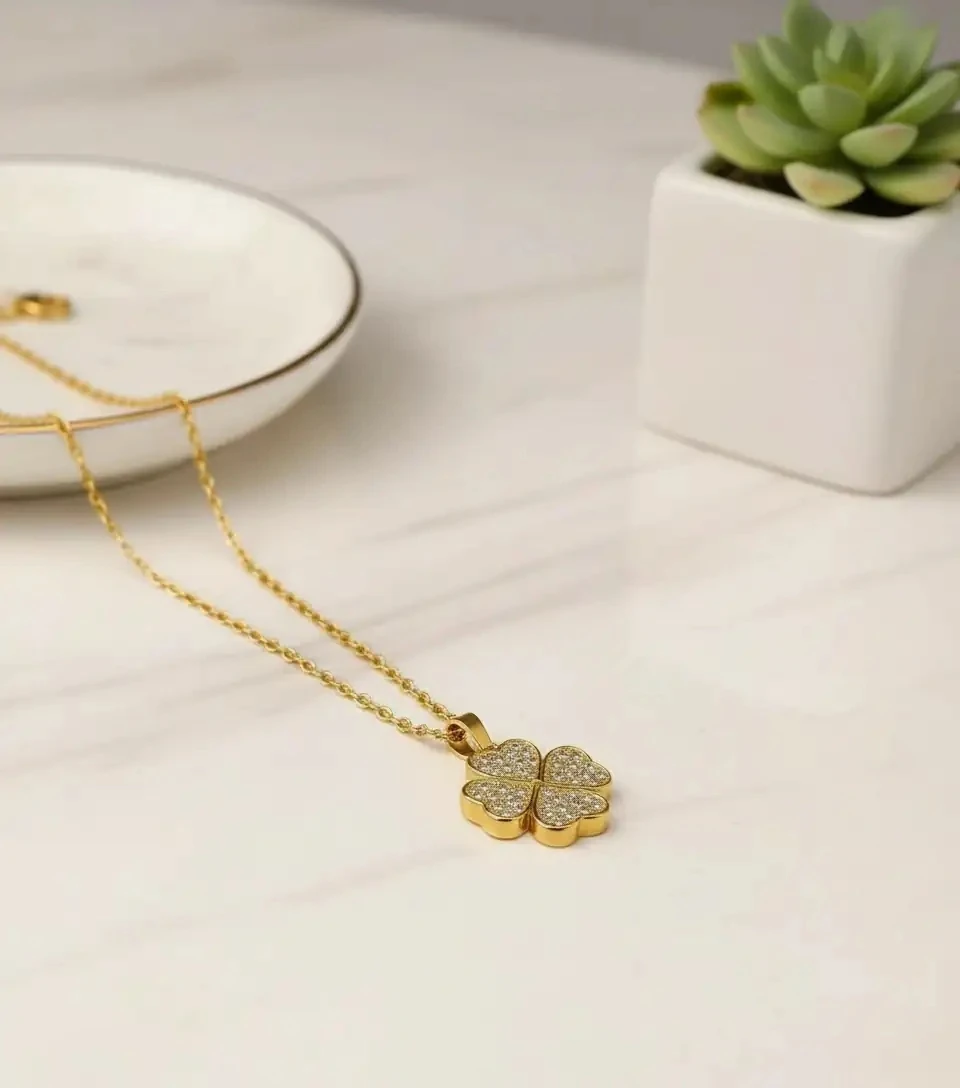 Çift Katmanlı Yonca Kolye – Zarif ve Şans Sembolü Tasarım, Kadınlar İçin Şık Takı