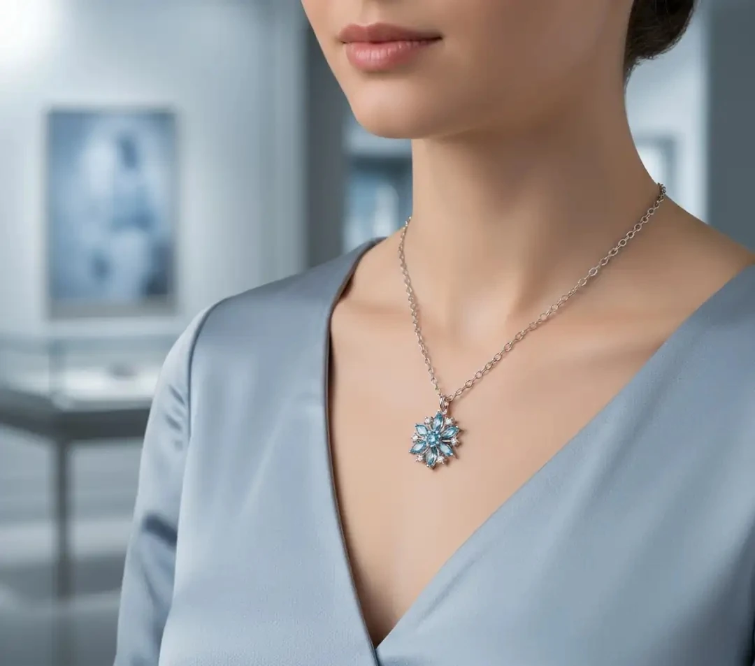 Zarif Gökyüzü Mavisi Kar Tanesi Kolye – Işıltılı ve Şık Kış Tasarımı, Kadınlar İçin Özel Takı
