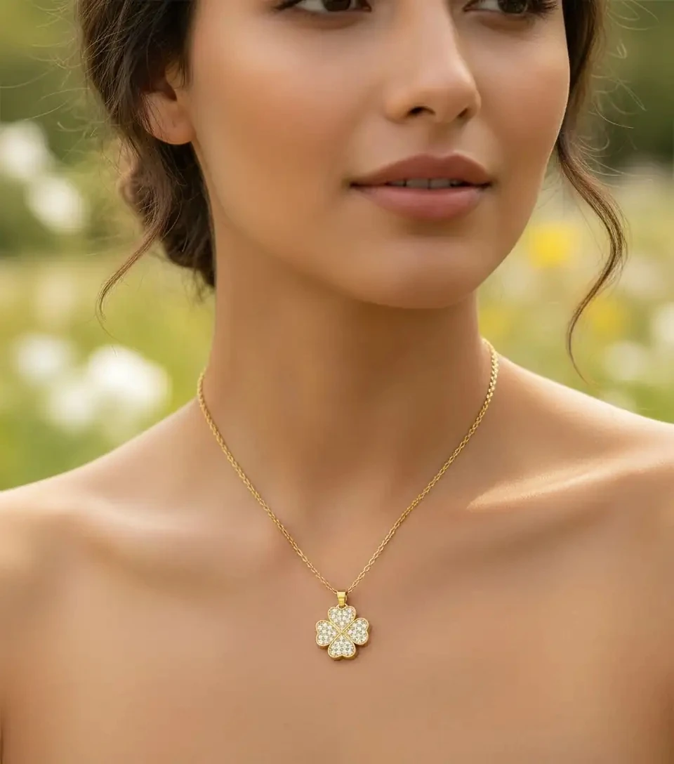 Çift Katmanlı Yonca Kolye – Zarif ve Şans Sembolü Tasarım, Kadınlar İçin Şık Takı