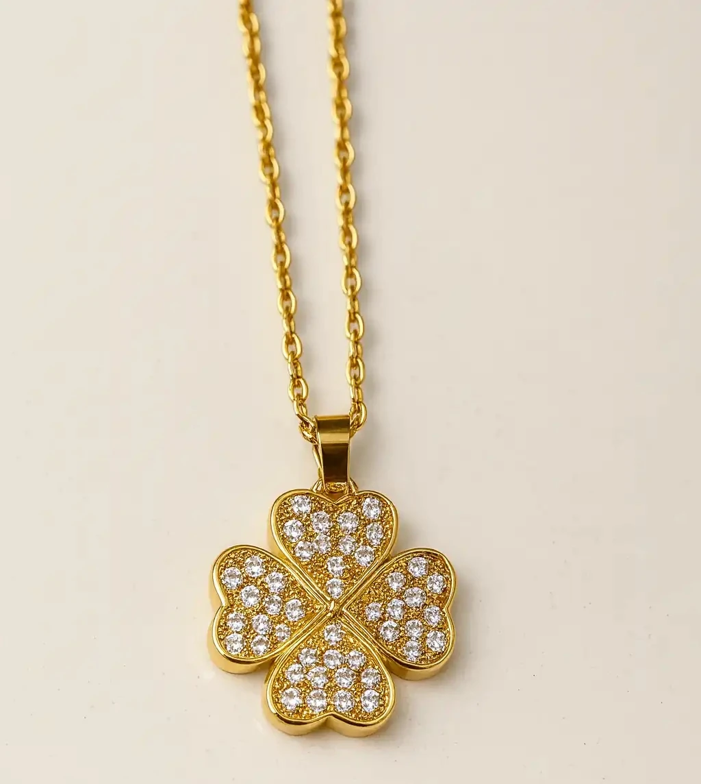 Çift Katmanlı Yonca Kolye – Zarif ve Şans Sembolü Tasarım, Kadınlar İçin Şık Takı