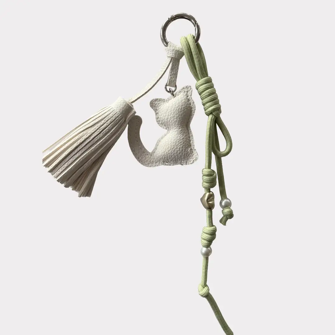 Beyaz Kedi Charm
