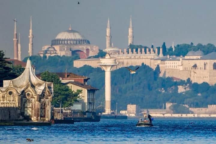 ÜÇ DEV