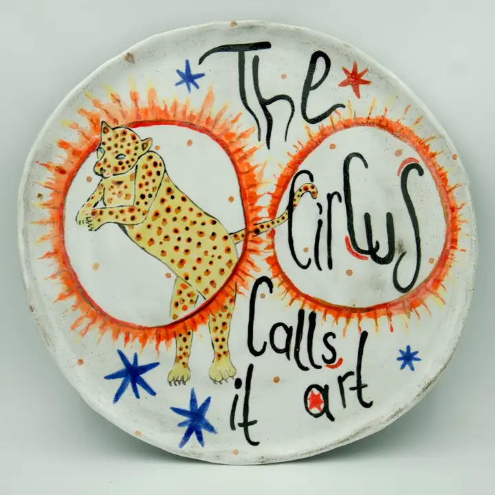 The Circus Calls It Art – El Yapımı Stoneware Tabak