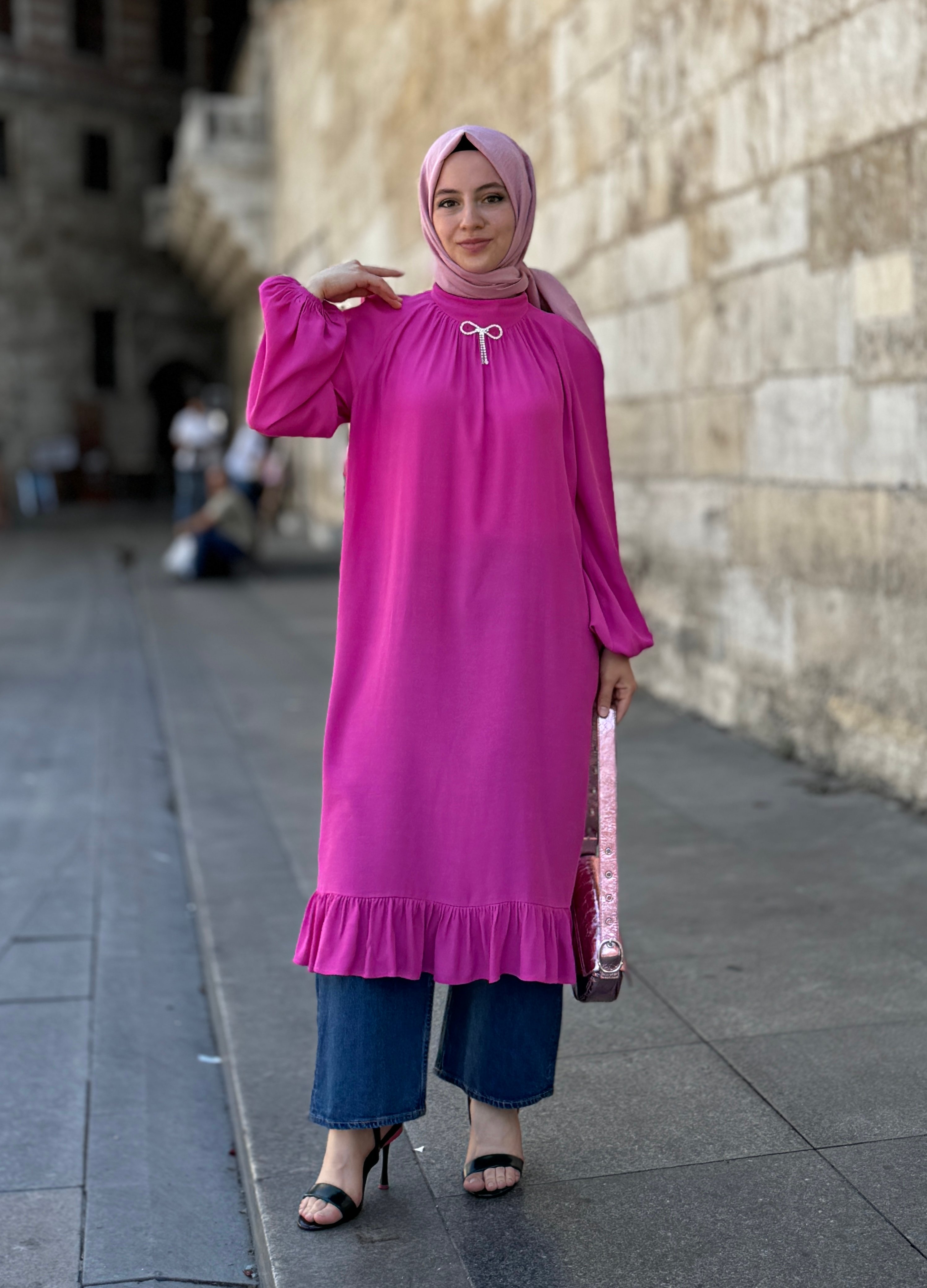Fiyonk Broşlu Yazlık Fırfırlı Tunik Pembe