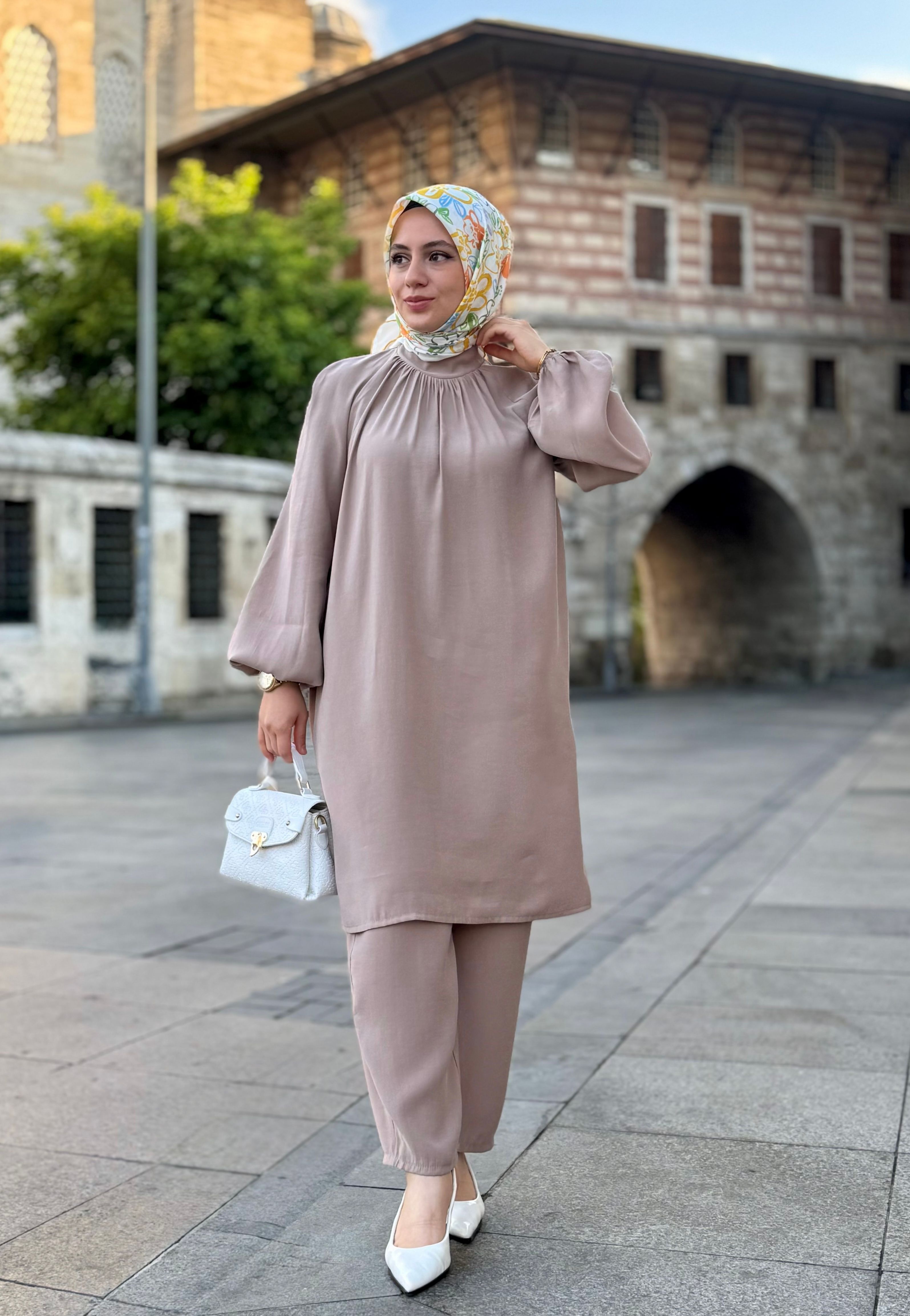 Yaka Detaylı Reglan Kollu Modal Takım