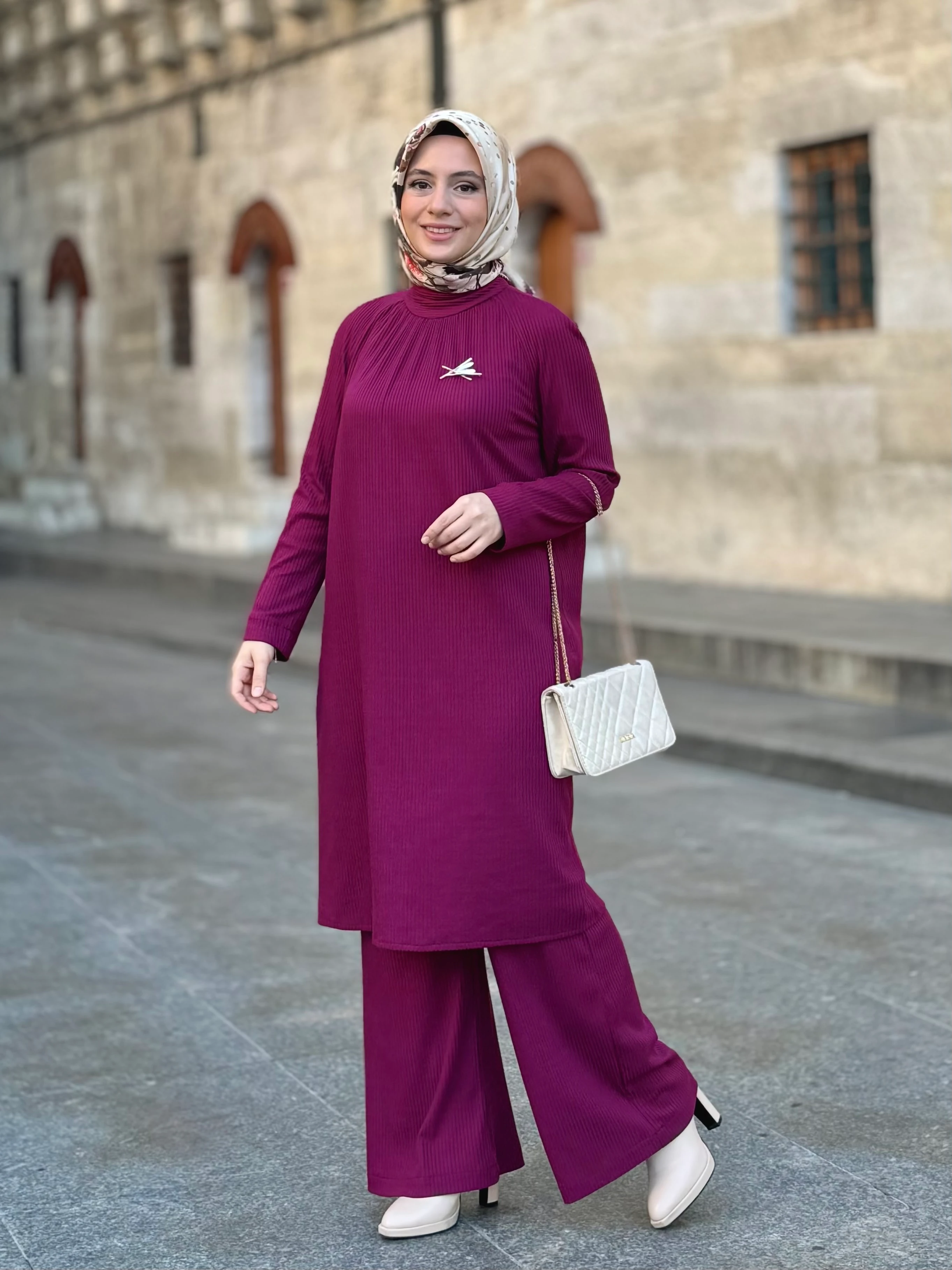 Broşlu Kaşkorse Takım