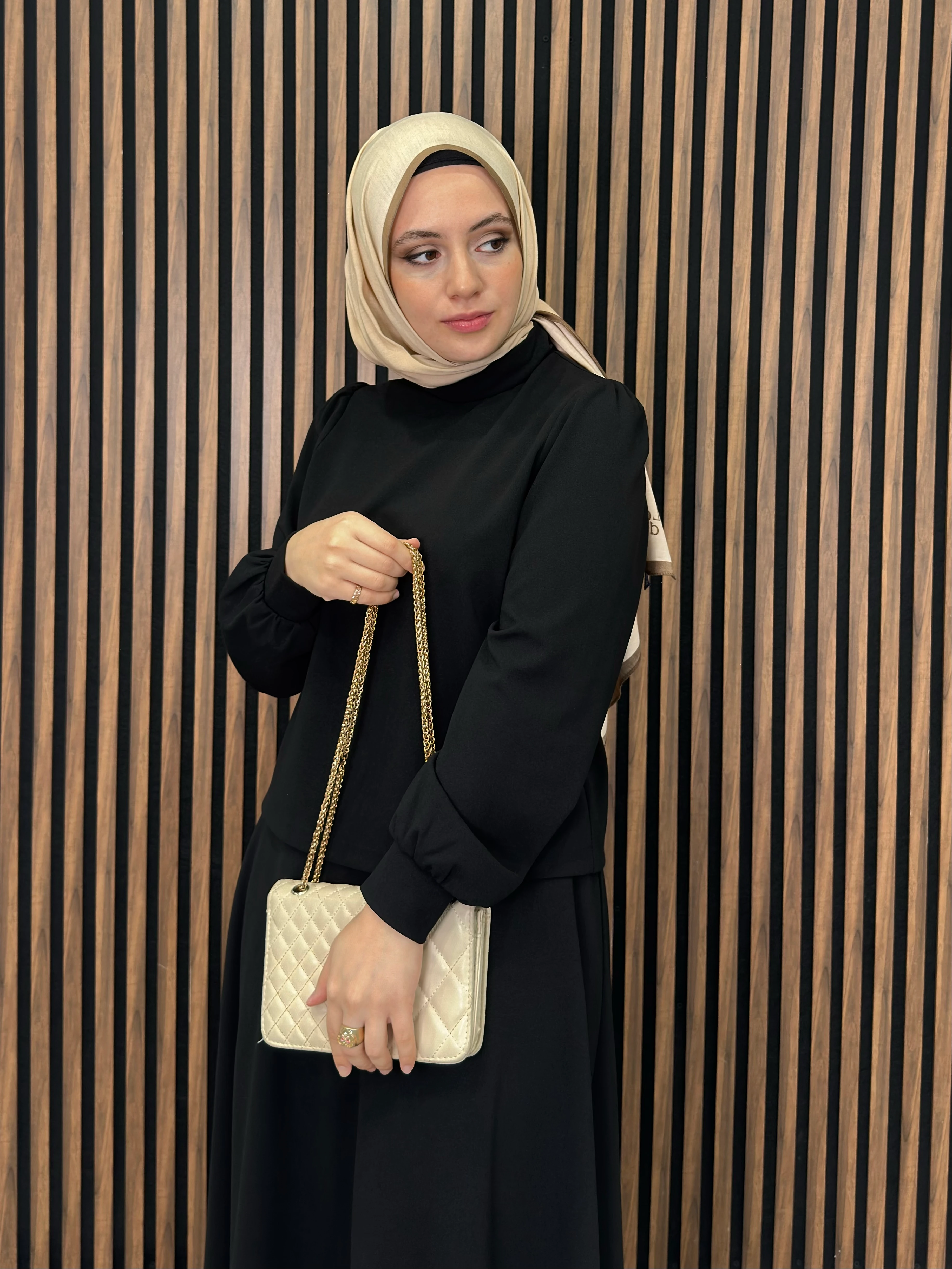 Dik Yaka Bluz Etek Takım