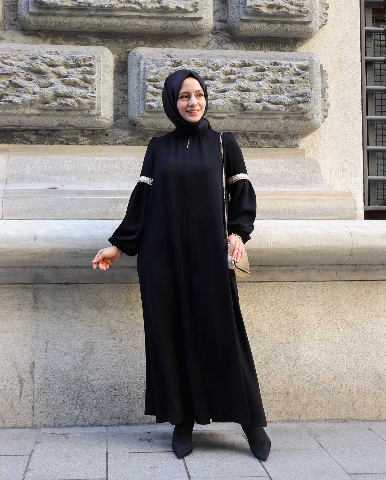 Gold Detaylı Büzgülü Ferace