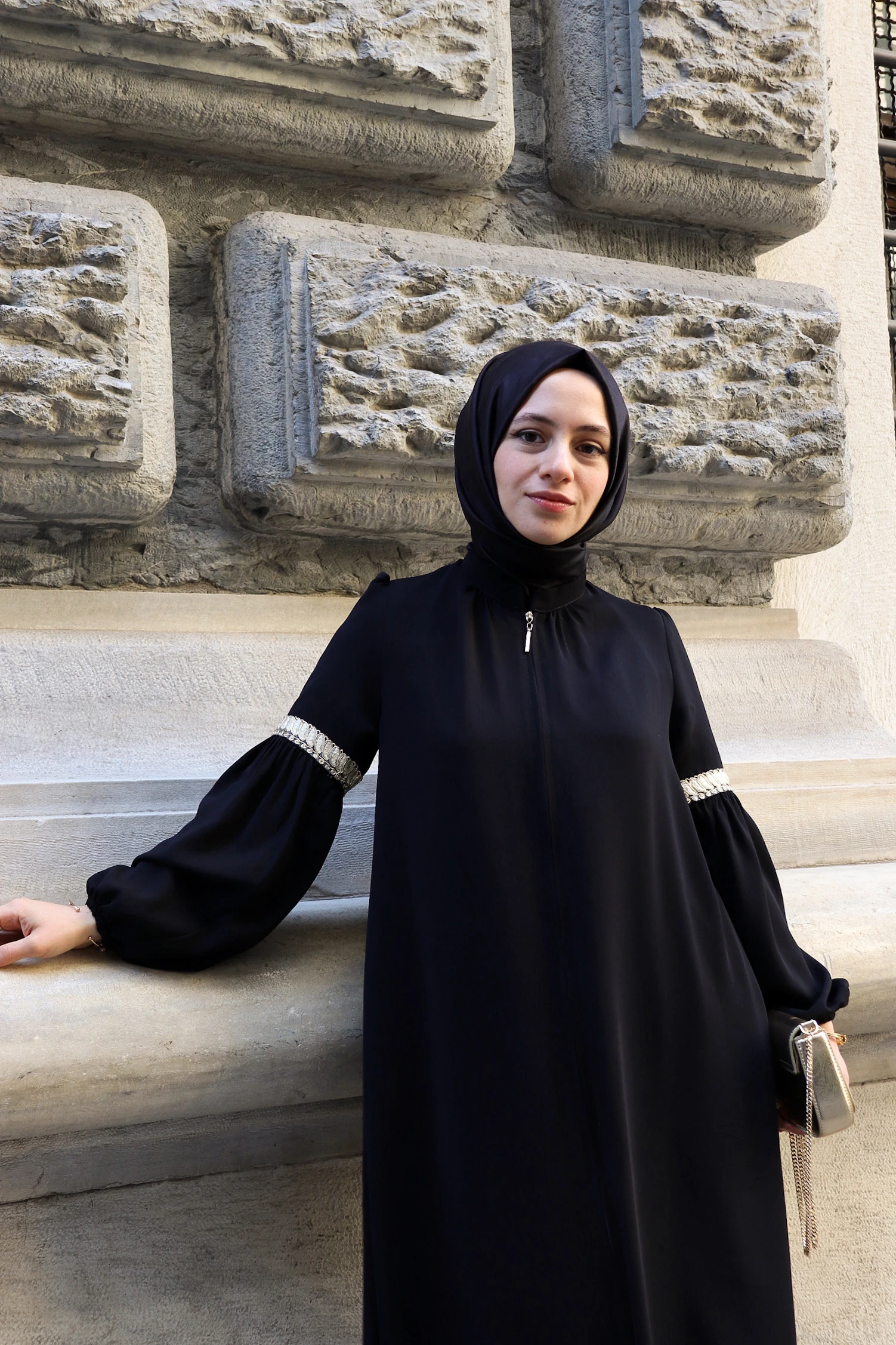 Gold Detaylı Büzgülü Ferace