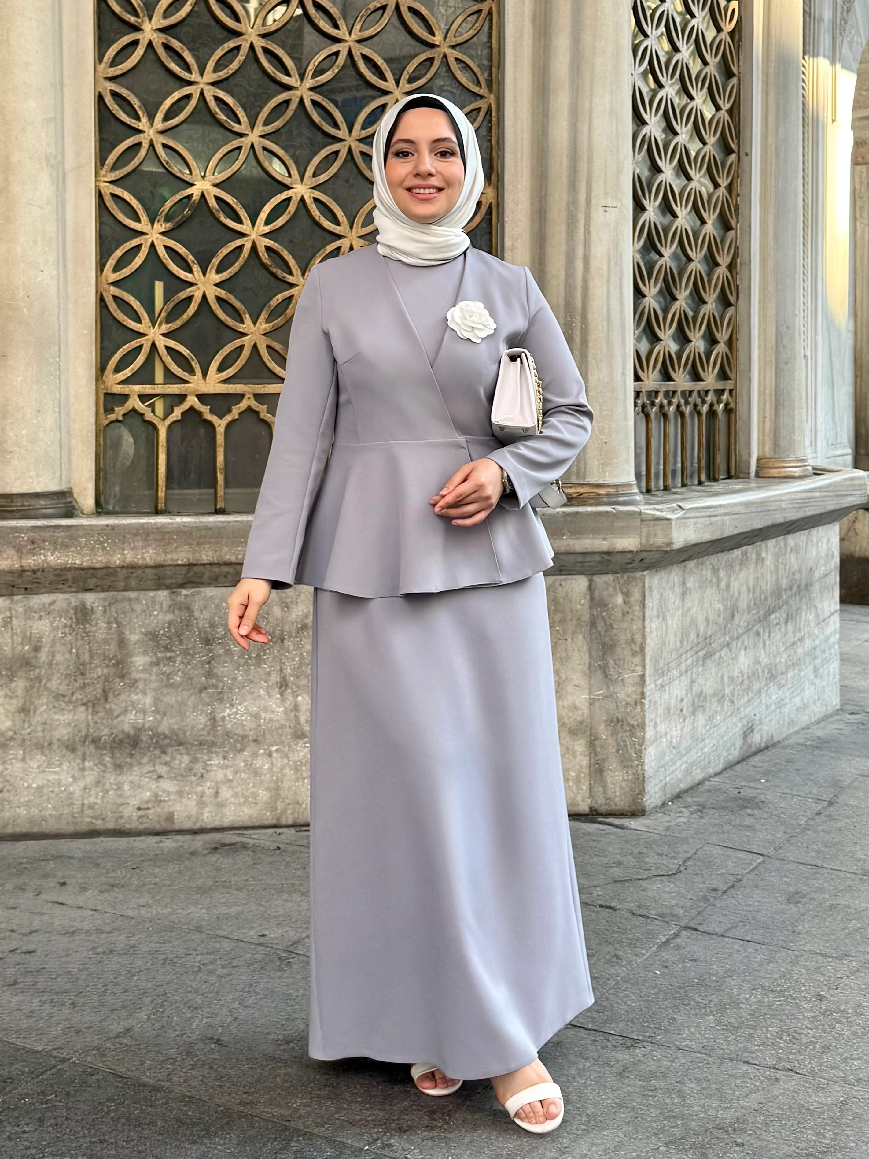 Broşlu Volanlı Ceket - Elbise Takımı