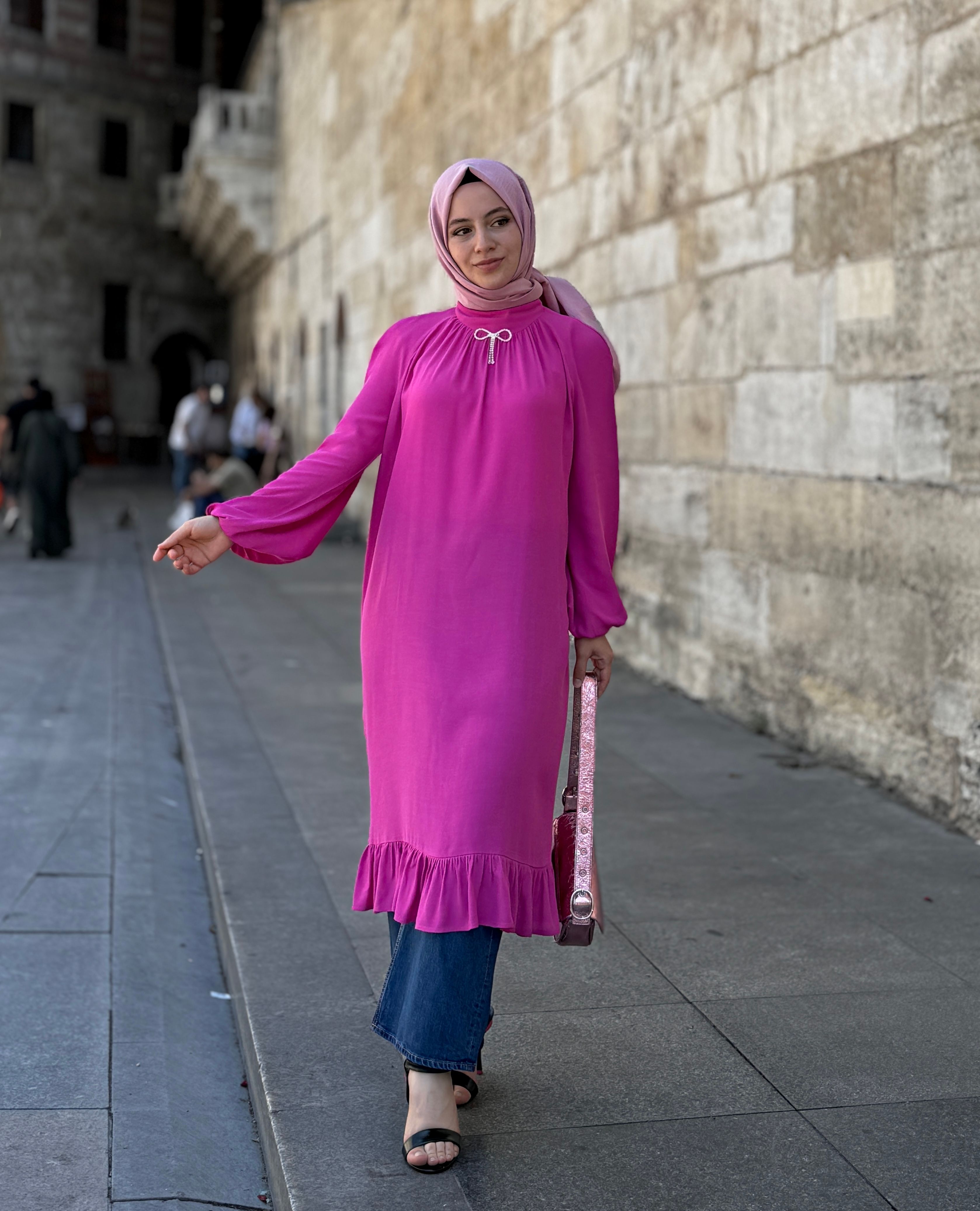 Fiyonk Broşlu Yazlık Fırfırlı Tunik Pembe