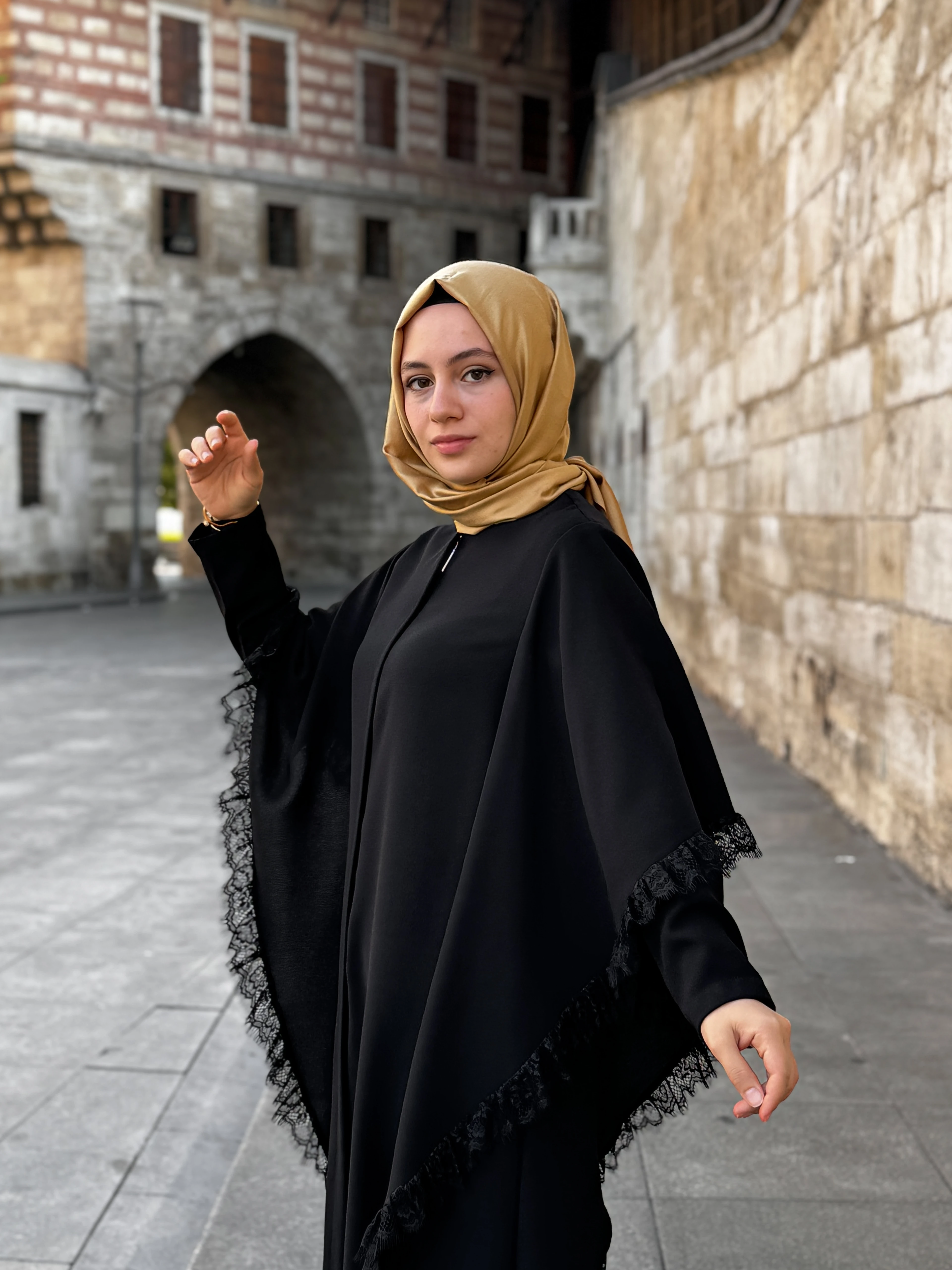 Yarasa Dantel Detaylı Ferace