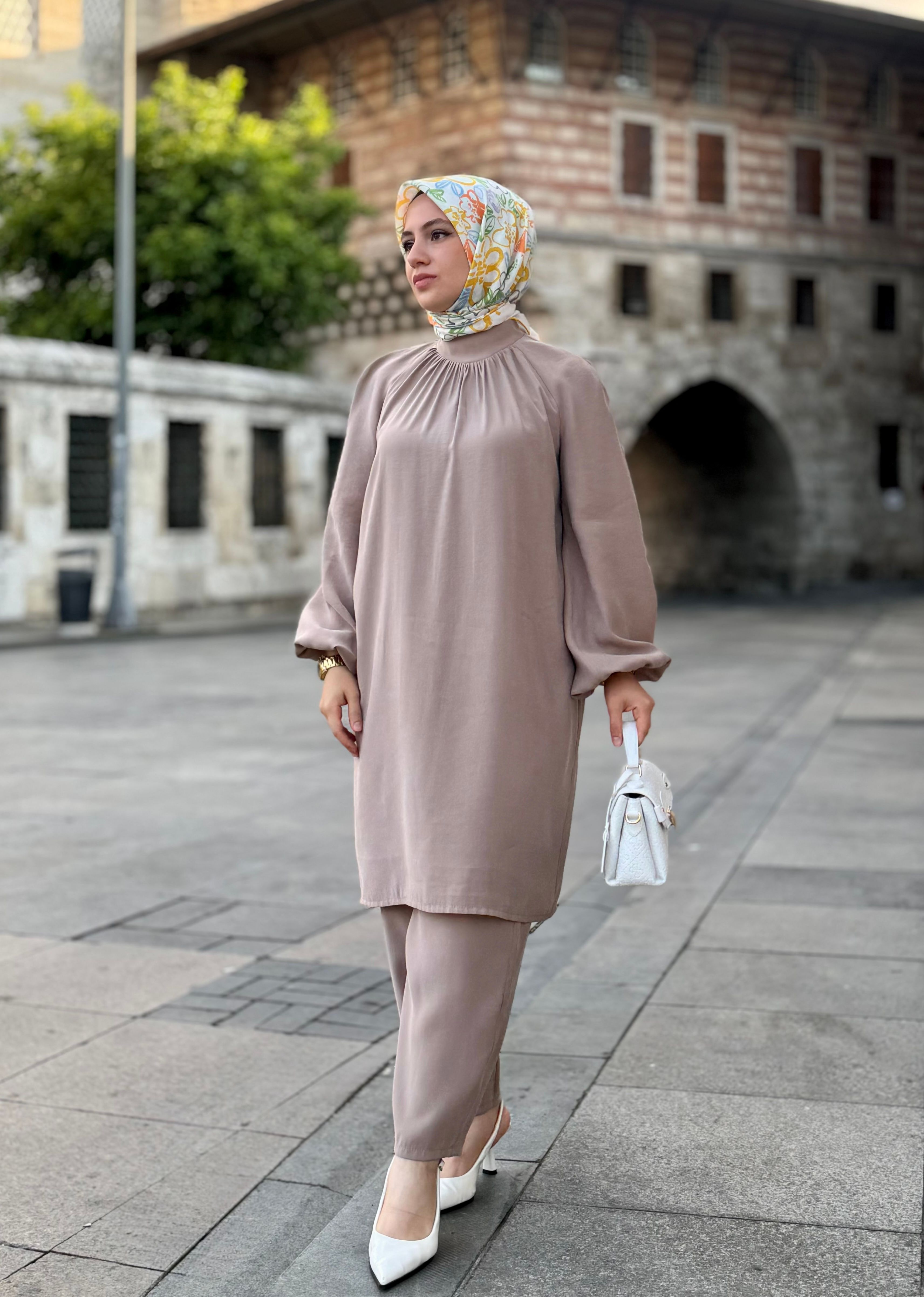 Yaka Detaylı Reglan Kollu Modal Takım