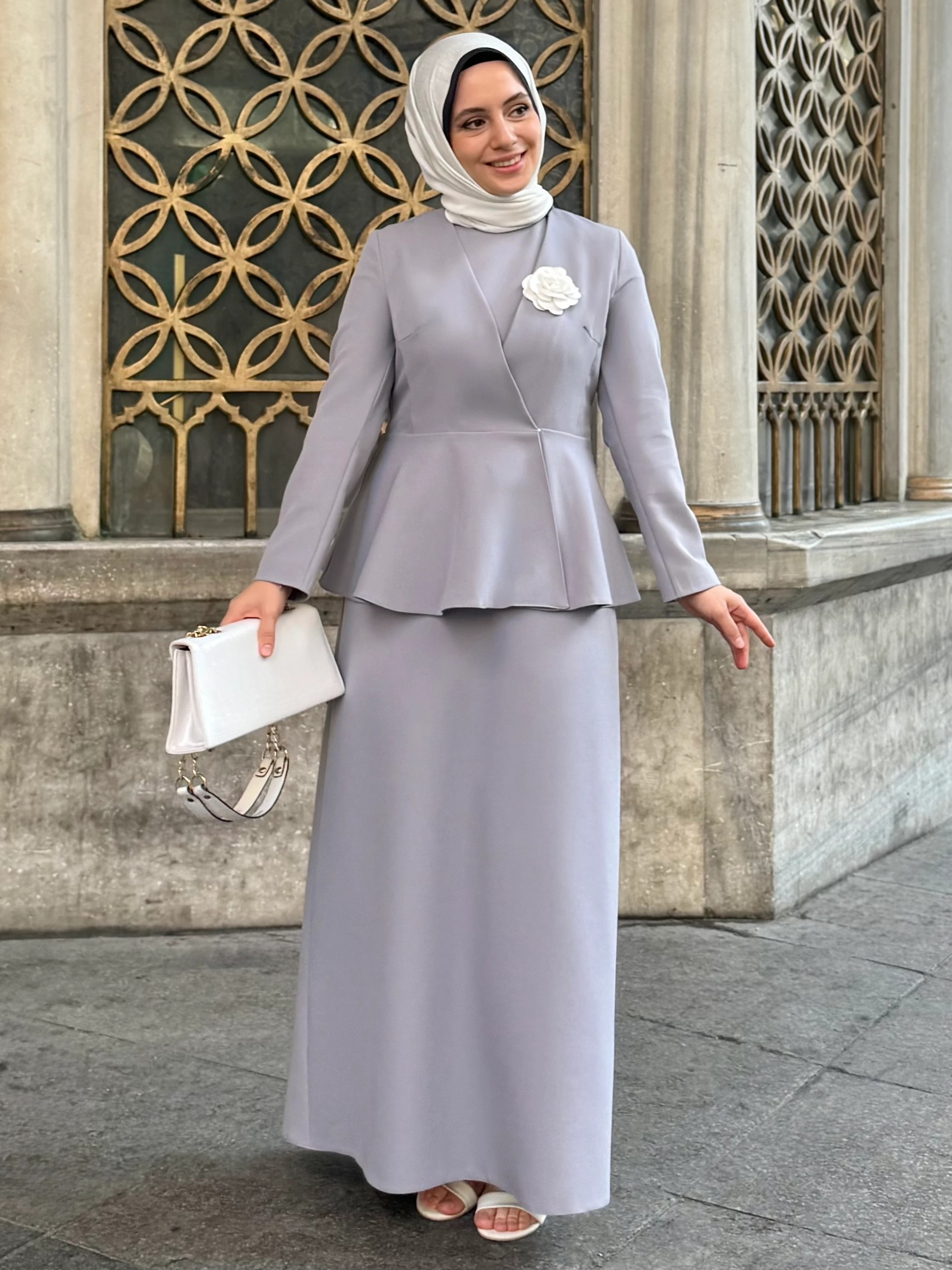 Broşlu Volanlı Ceket - Elbise Takımı