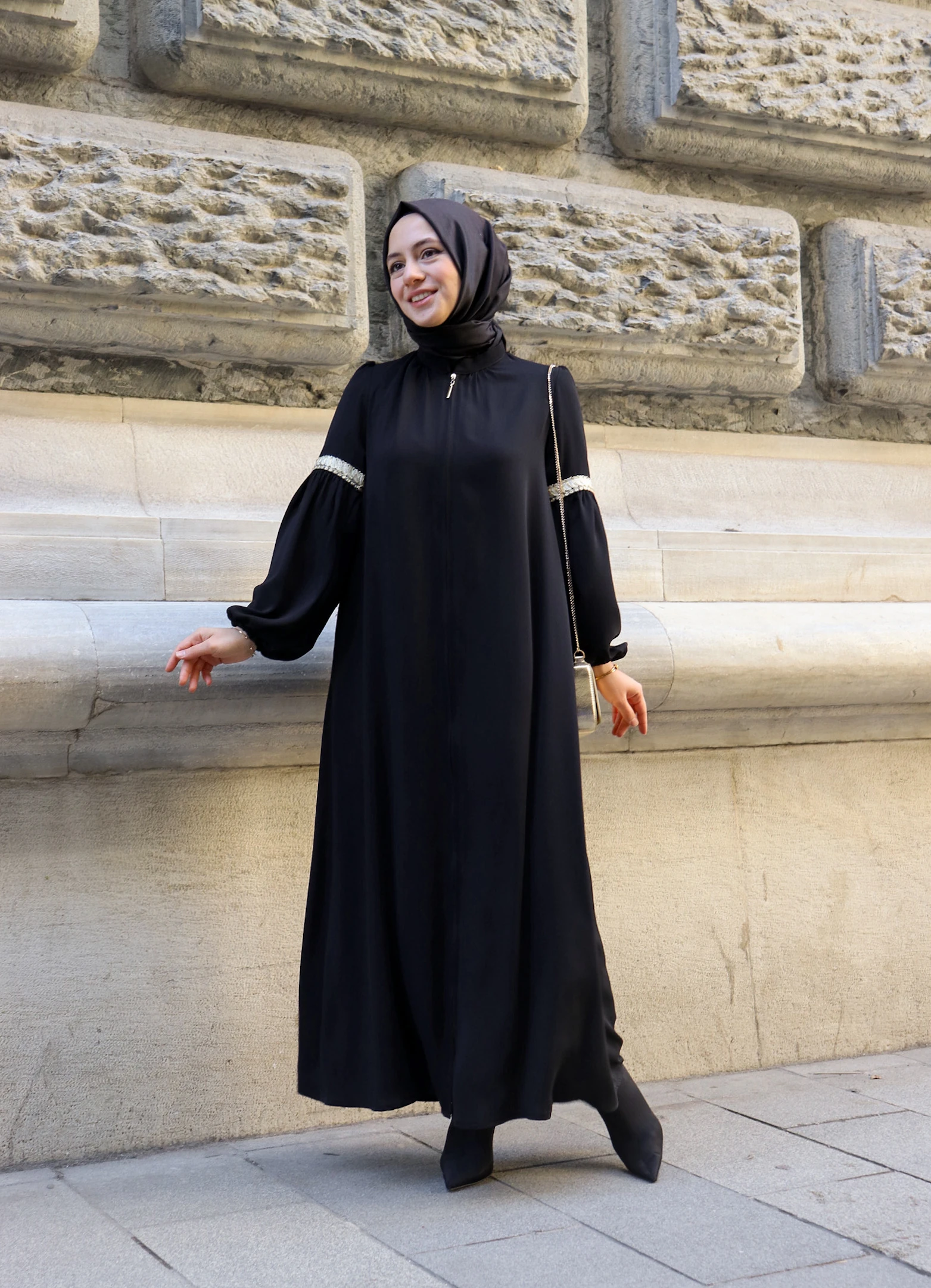 Gold Detaylı Büzgülü Ferace