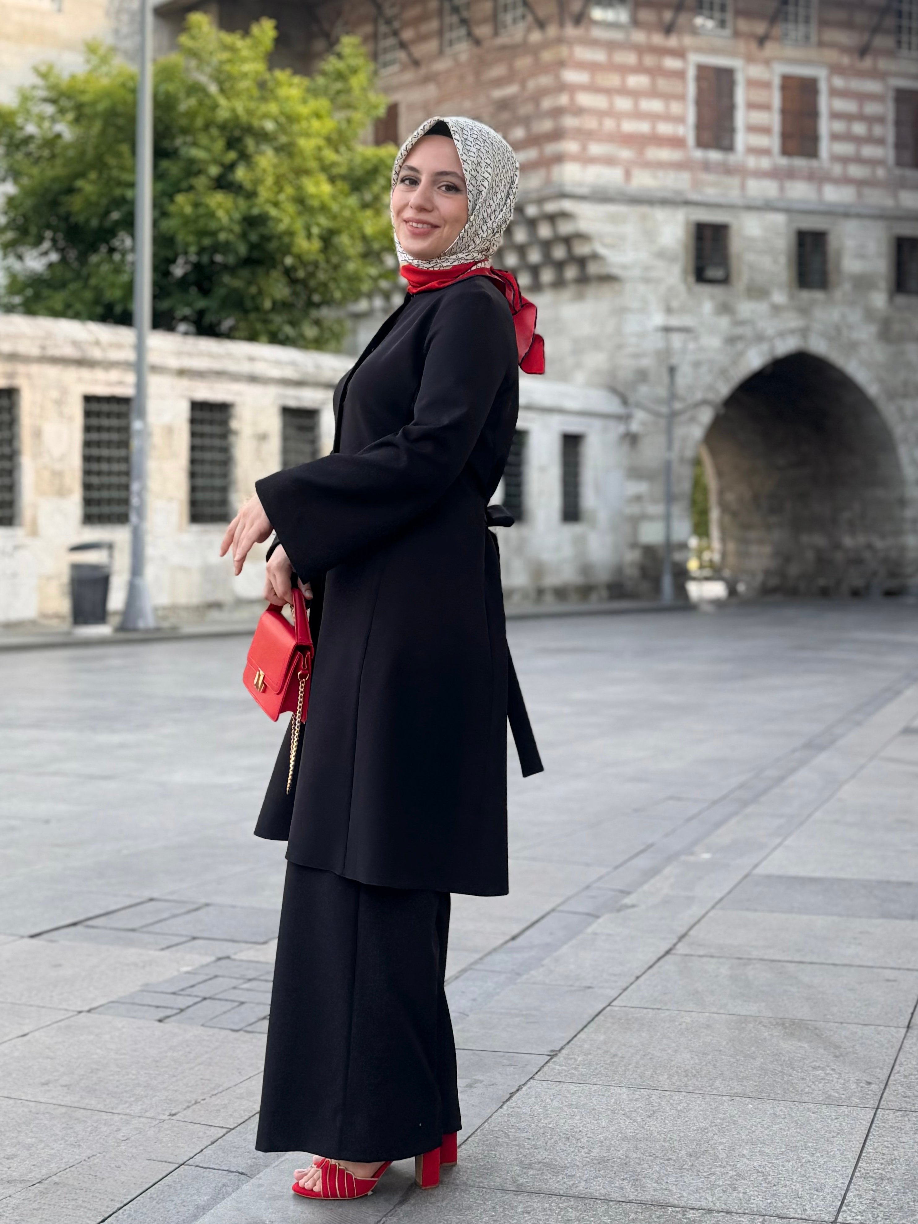 Arkadan Bağcıklı Takım - Siyah