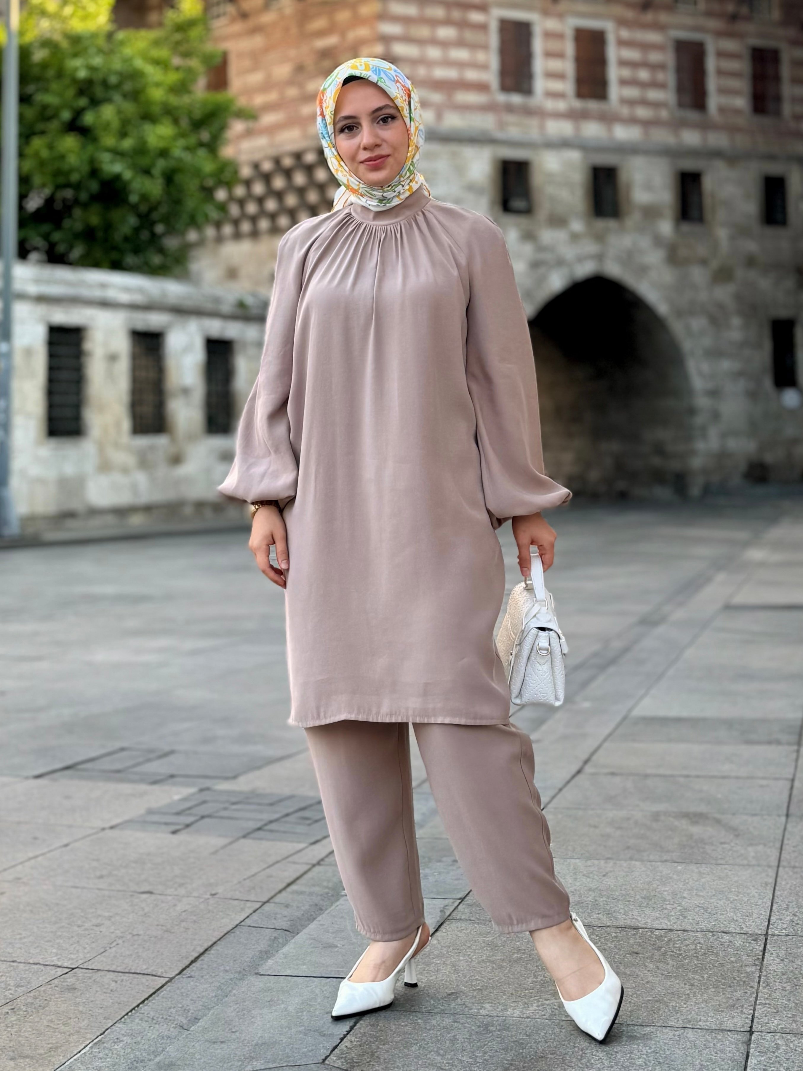Yaka Detaylı Reglan Kollu Modal Takım