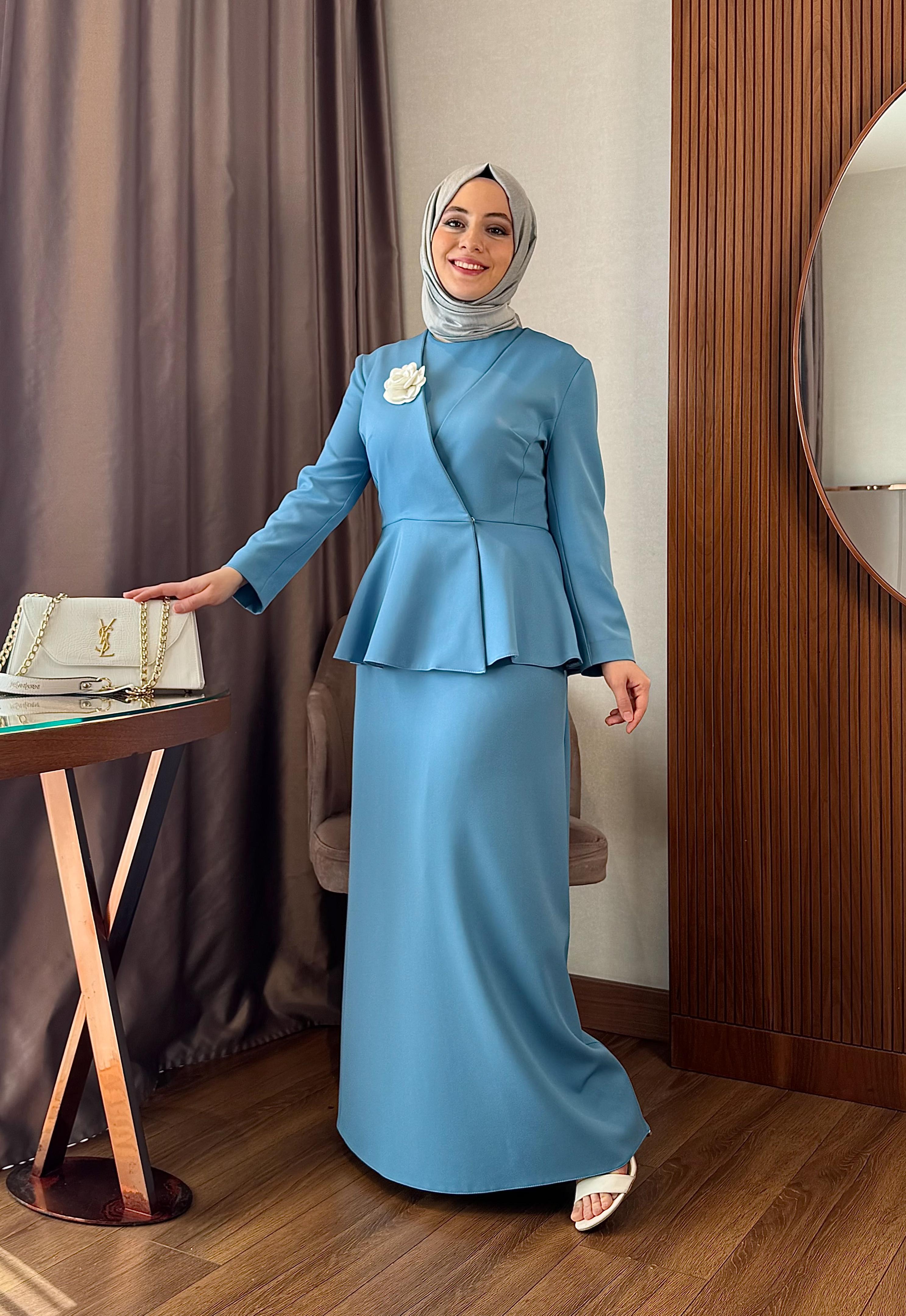 Broşlu Volanlı Ceket - Elbise Takımı