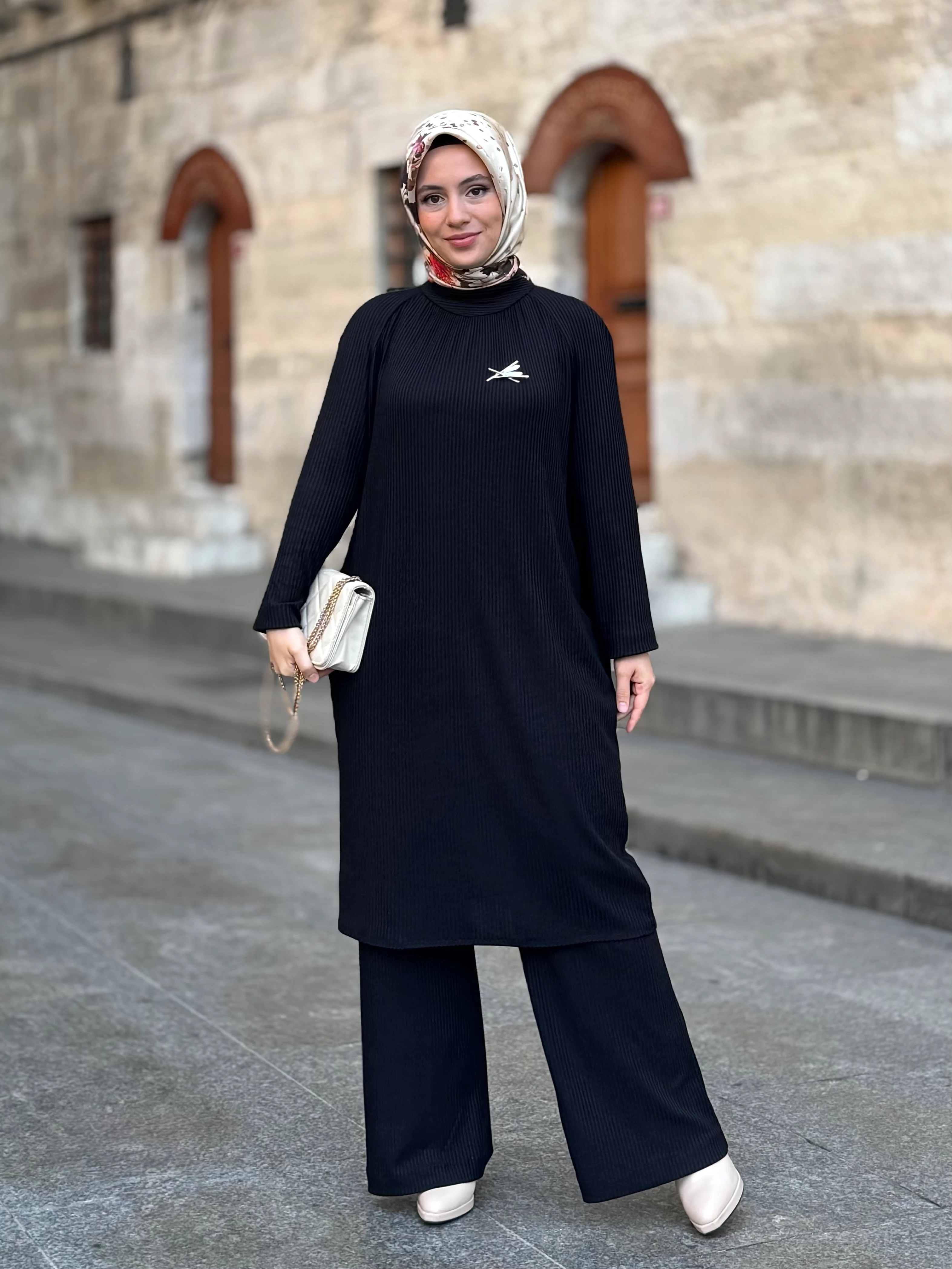 Broşlu Kaşkorse Takım - Siyah