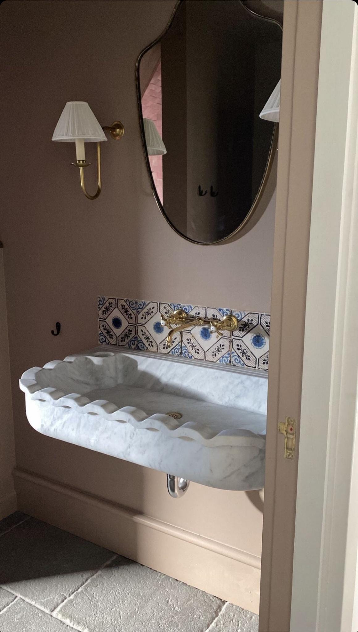 Classic-Antique style Carrara Marble Sink