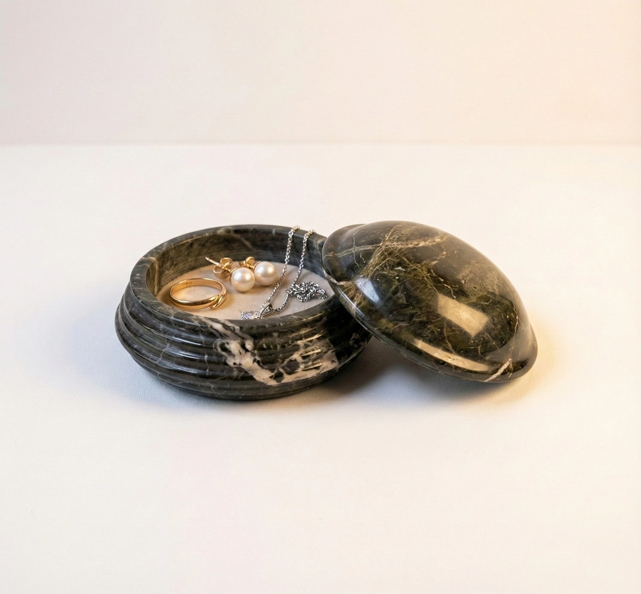 Handmade round marble jewelry box