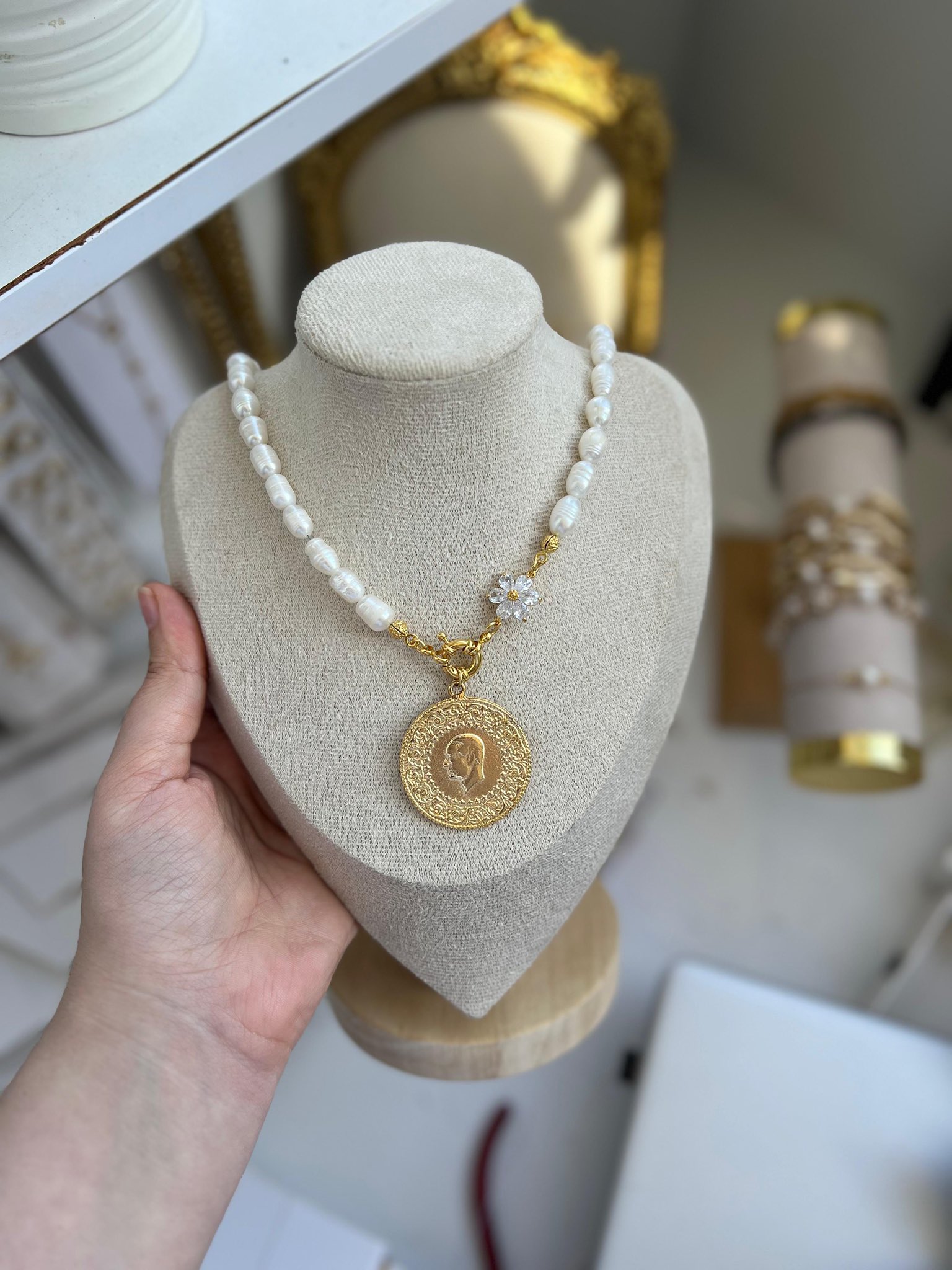 GEMİCİ KİLİTLİ İNCİ KOLYE