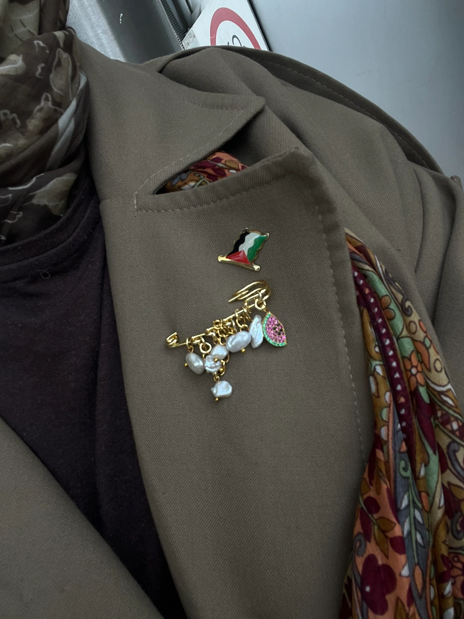 KARPUZ CHARMLI YAKA İĞNESİ