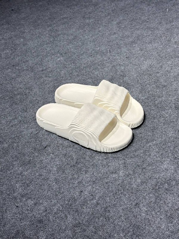 Adilette - Beyaz