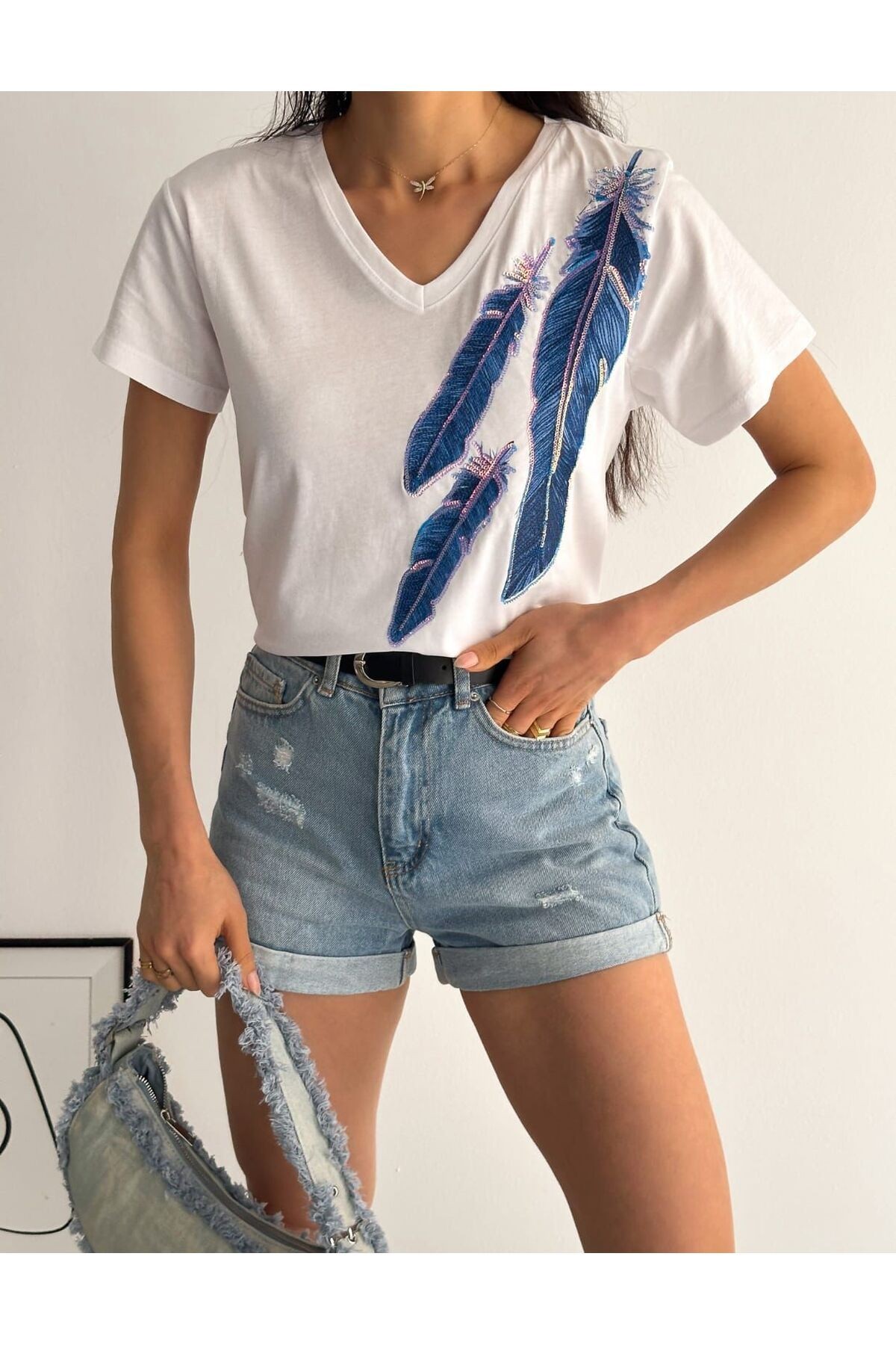 Kadın Yeni Sezon %100 Pamuk Kelebek Desenli İşlemeli T-shirt