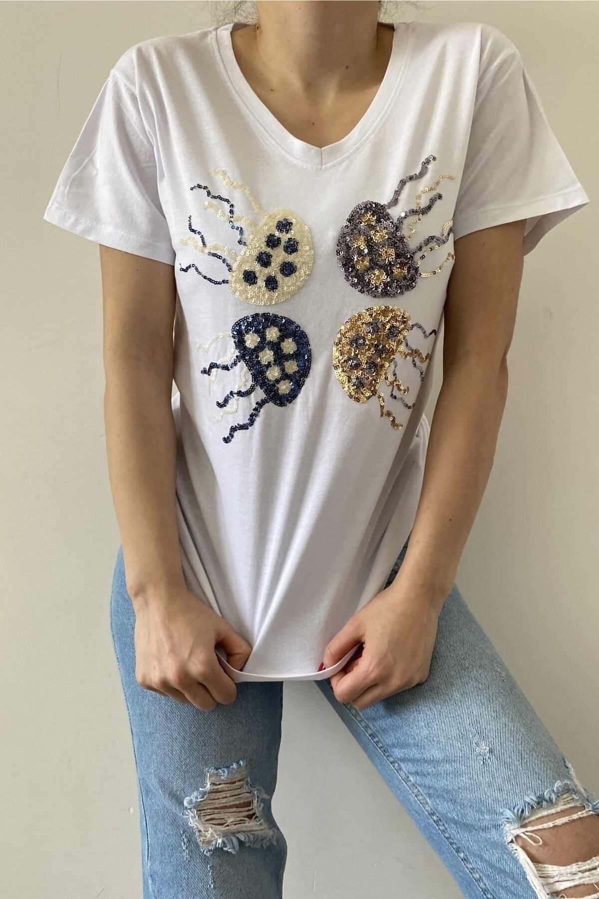 KOPYA - Kadın Beyaz V Yaka Deniz Anası Pul Payet Işlemeli %100 Pamuk T-shirt