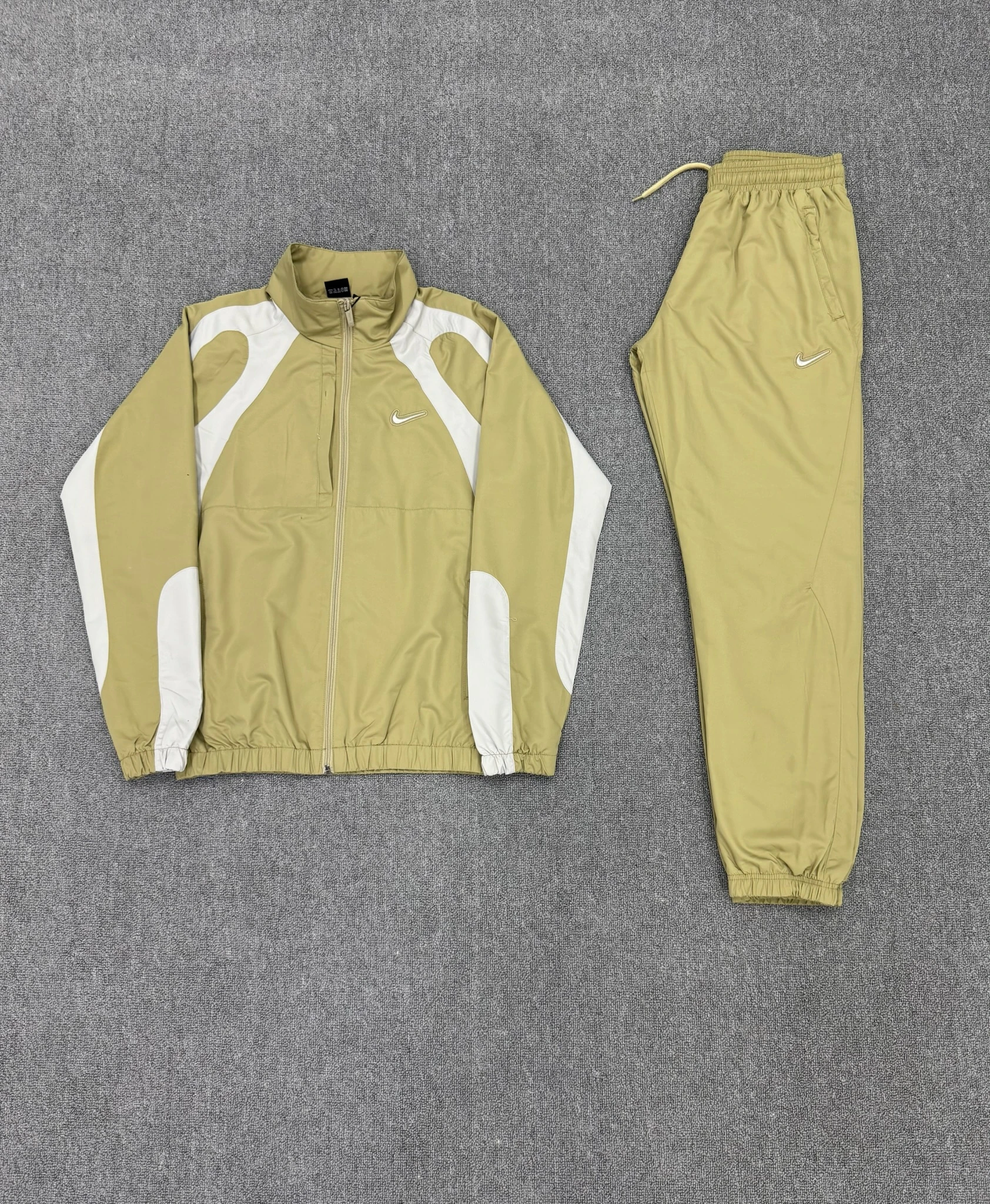 Nocta Fıstık Yeşili Paraşüt Eşofman Takımı