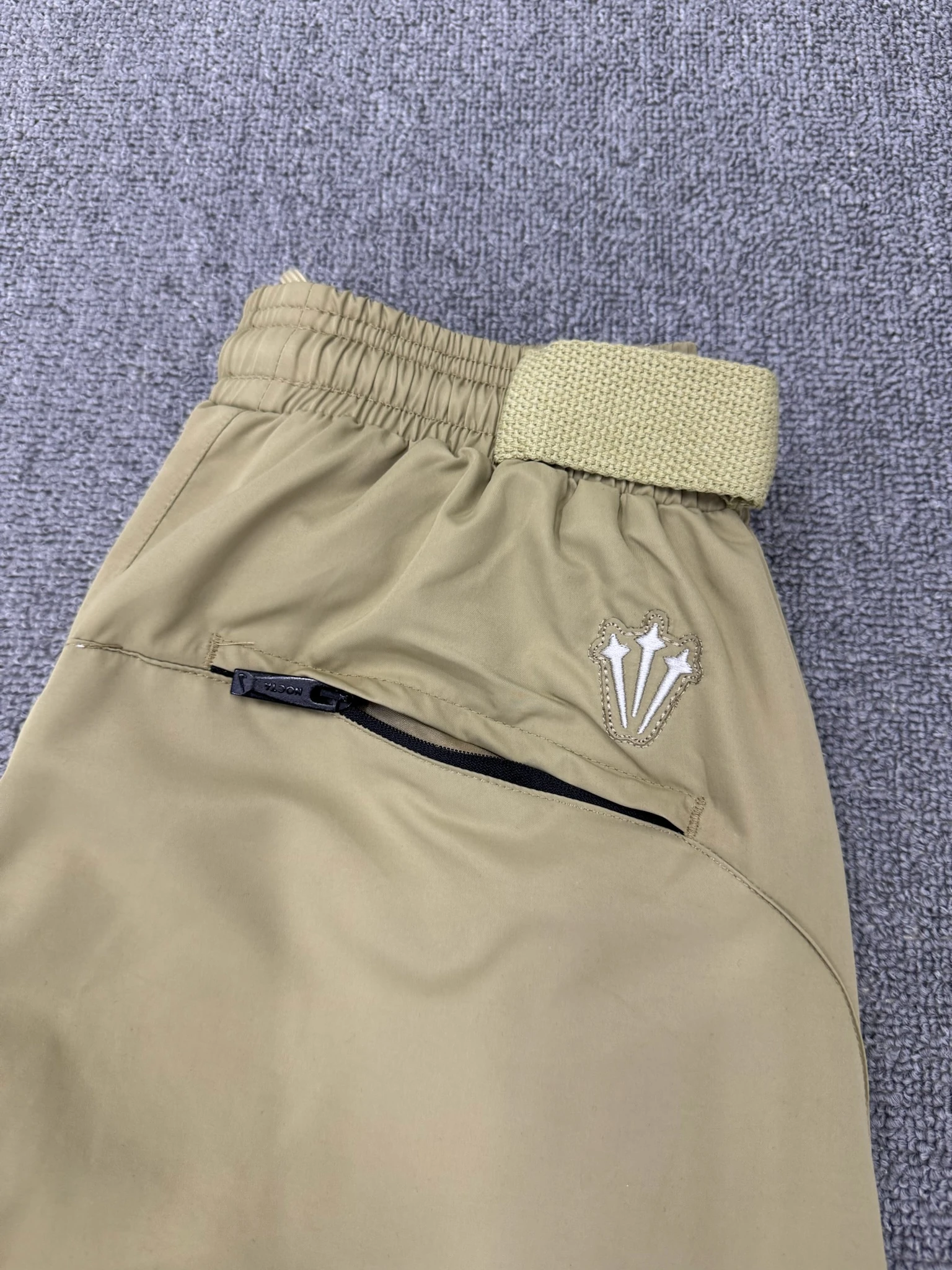 Nocta Fıstık Yeşili Paraşüt Eşofman Takımı