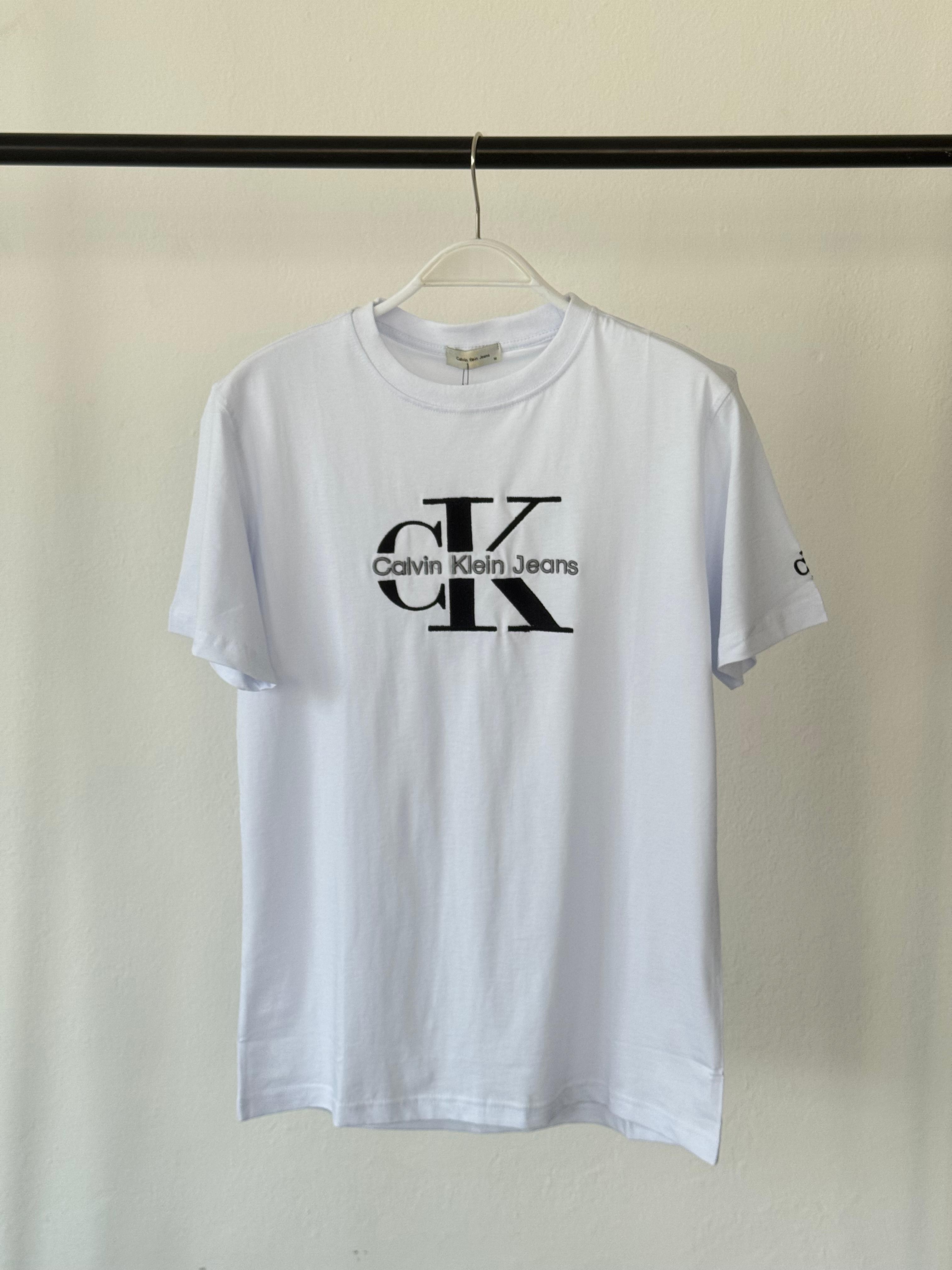 CK Düz Göğüs Baskılı Tişört