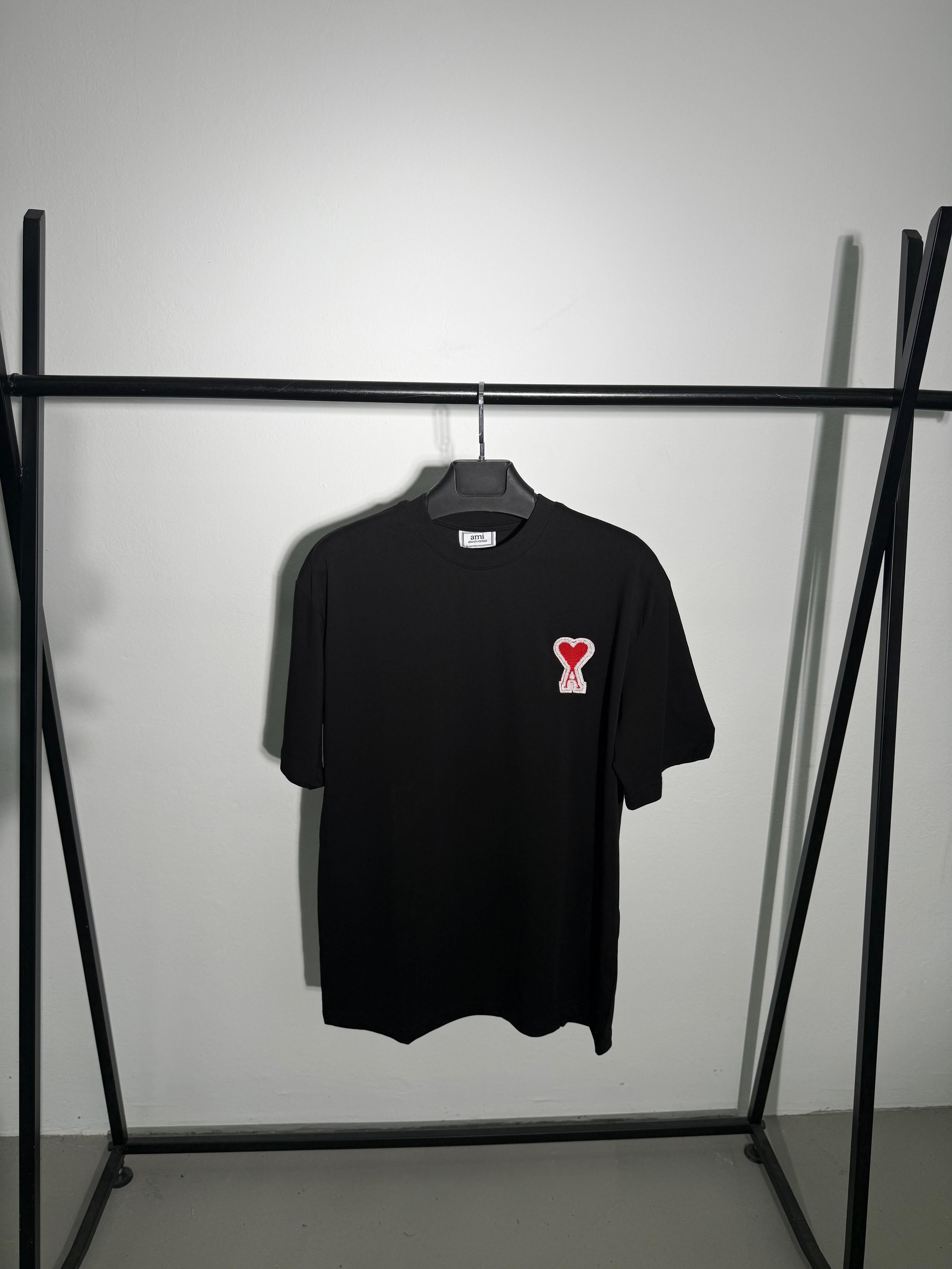 Ami Düz Yünlü Logo