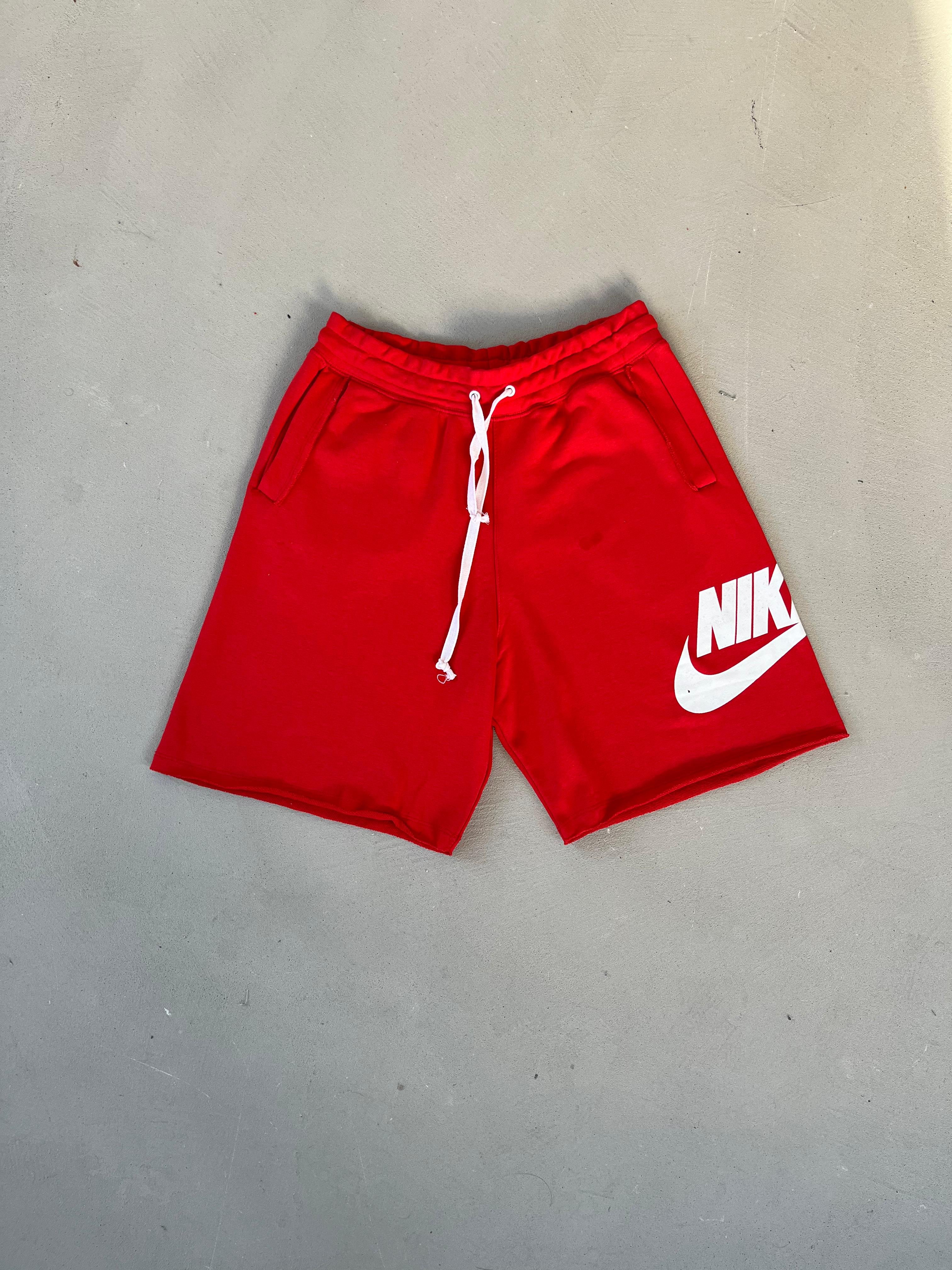 Nike Club Alumni Şort - Kırmızı
