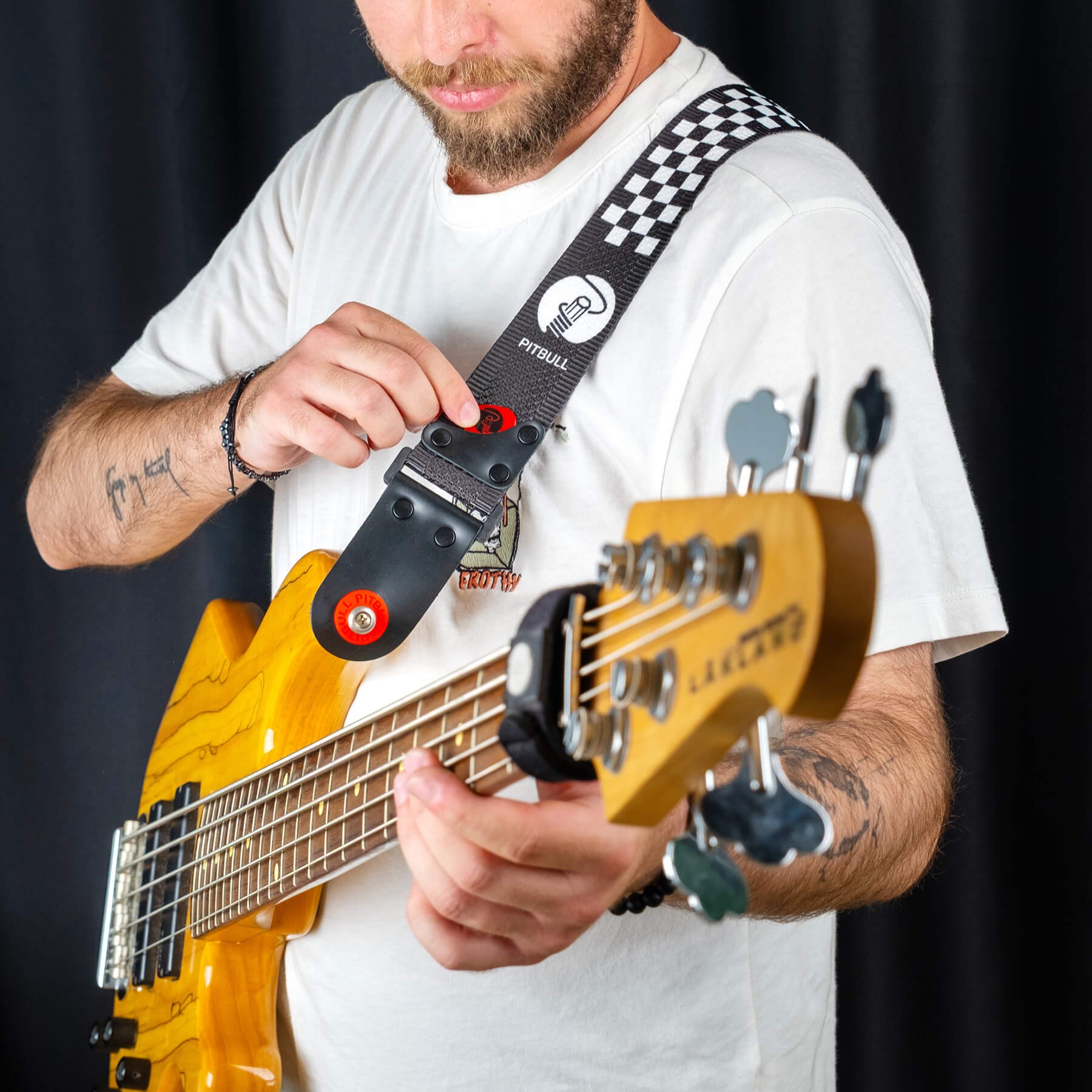Pitbull Gitar Askısı – Hakiki Deri, Pena Gözlü, Askı Kilitli (95–165 cm)