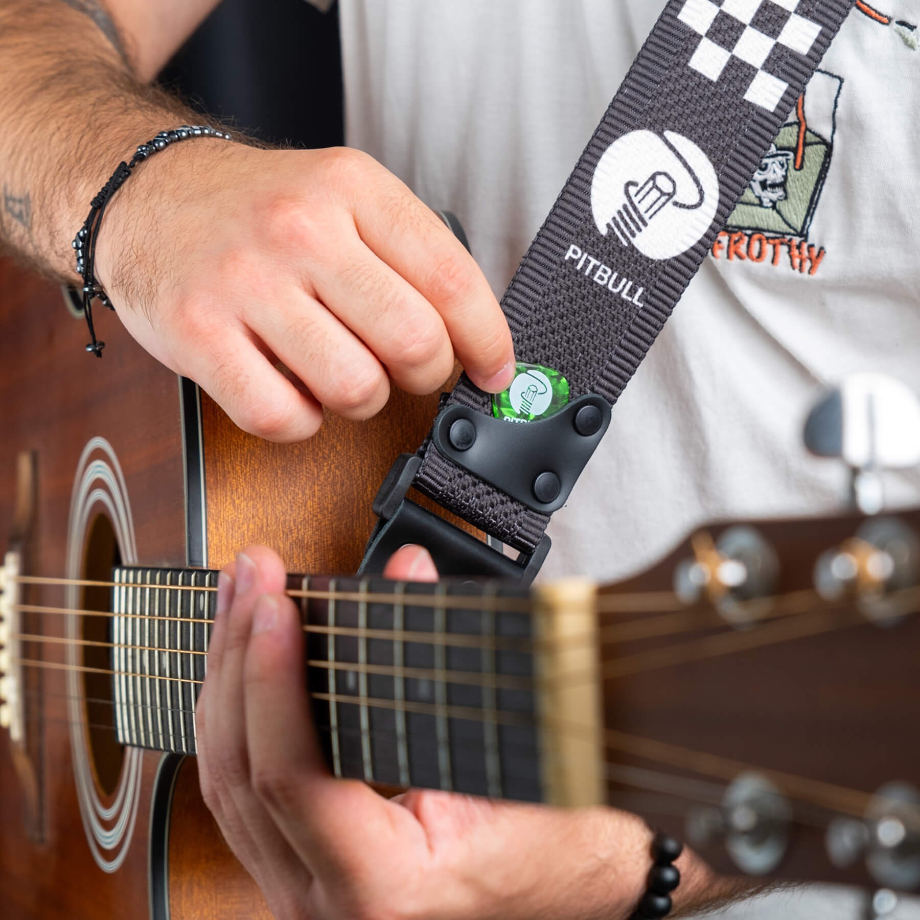 Pitbull Gitar Askısı – Hakiki Deri, Pena Gözlü, Askı Kilitli (95–165 cm)