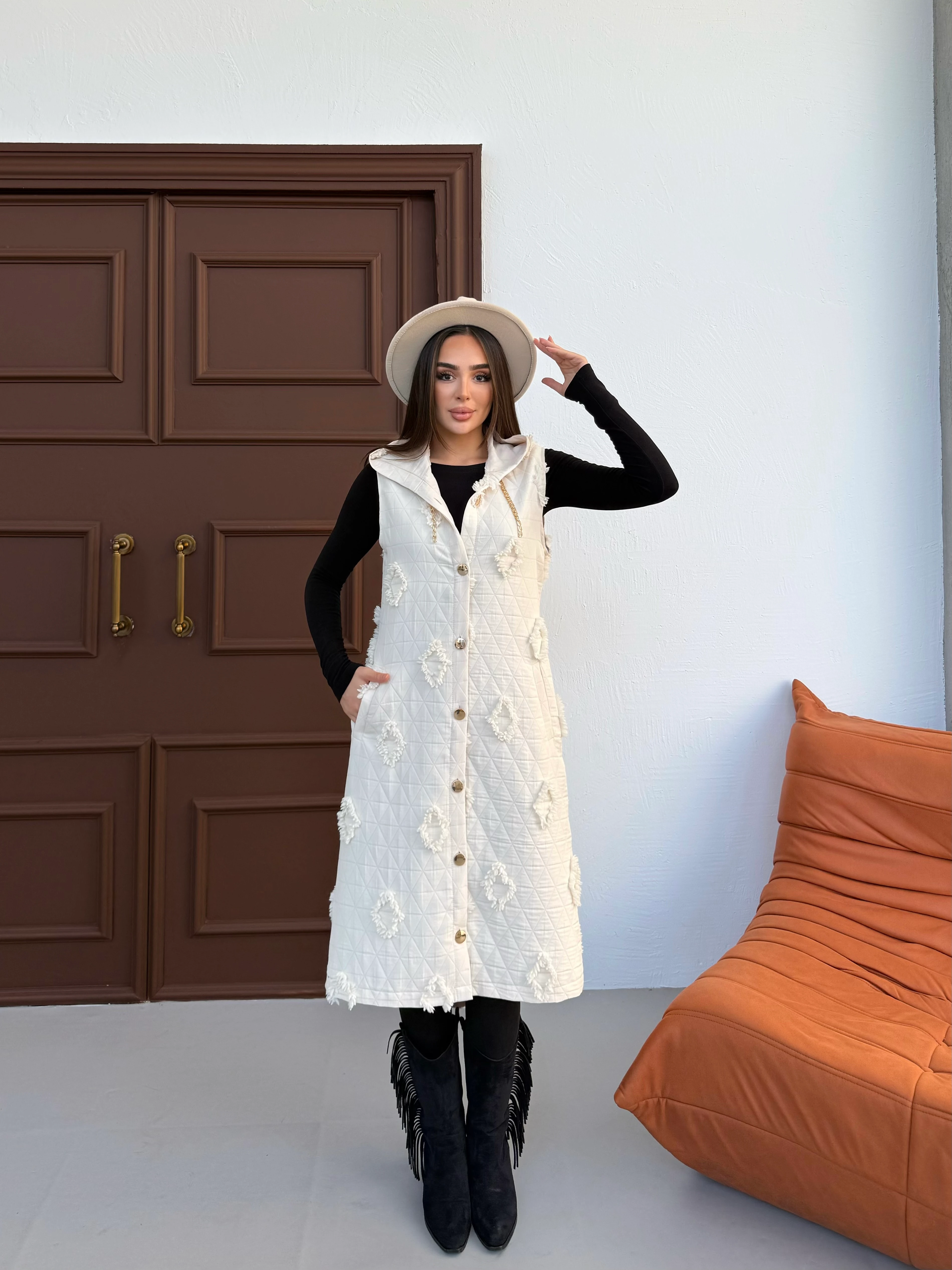 Püsküllü Kapitone Yelek  - Bej