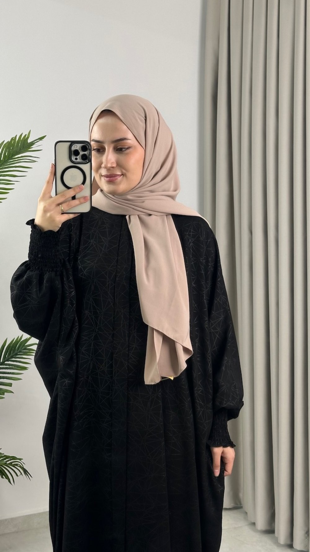 Medine Ferace Siyah