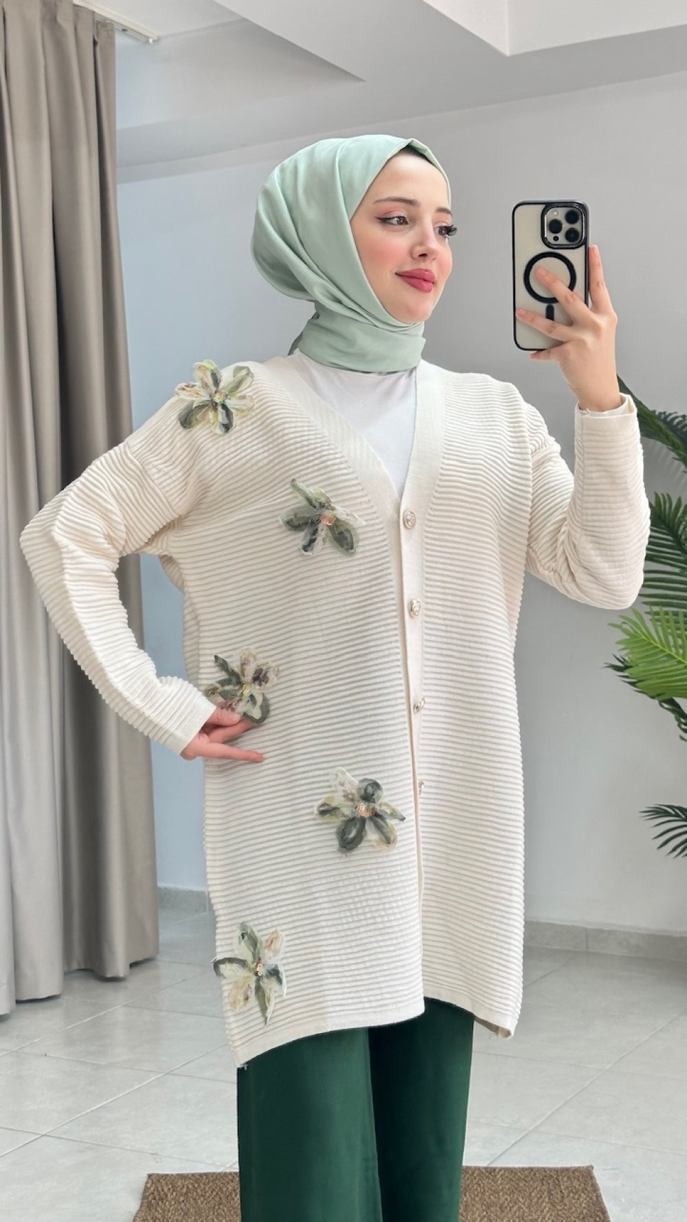 Çiçek Hırka Bej