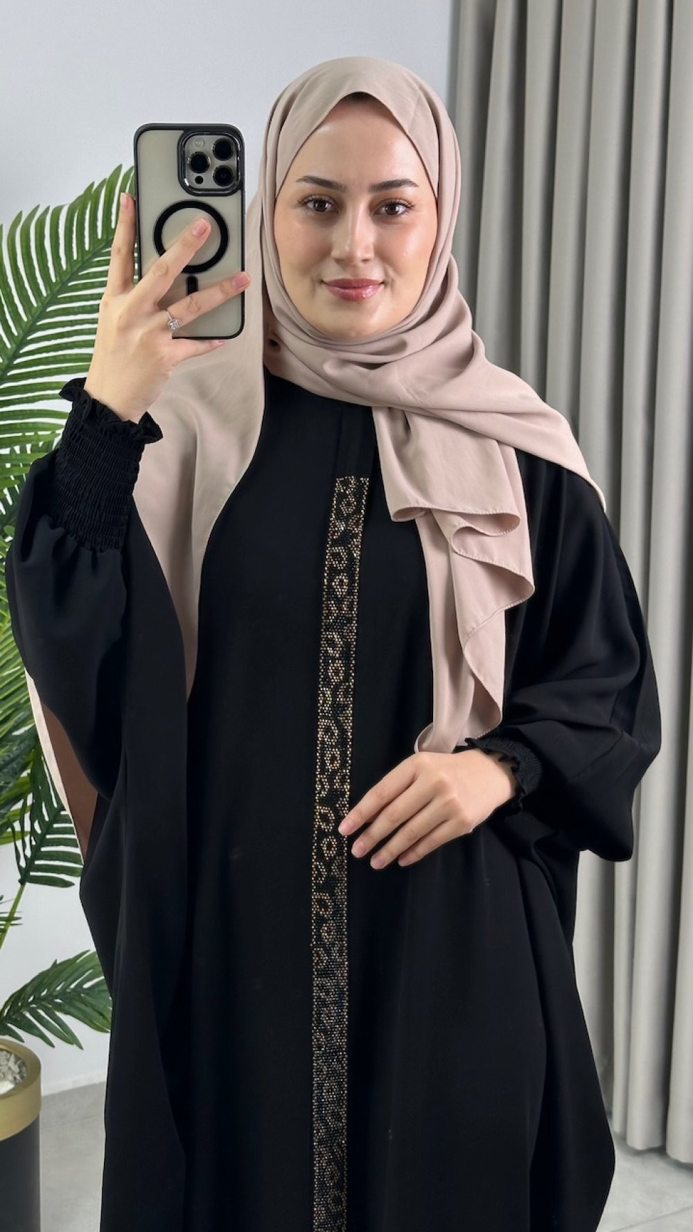 Hüma Ferace Siyah