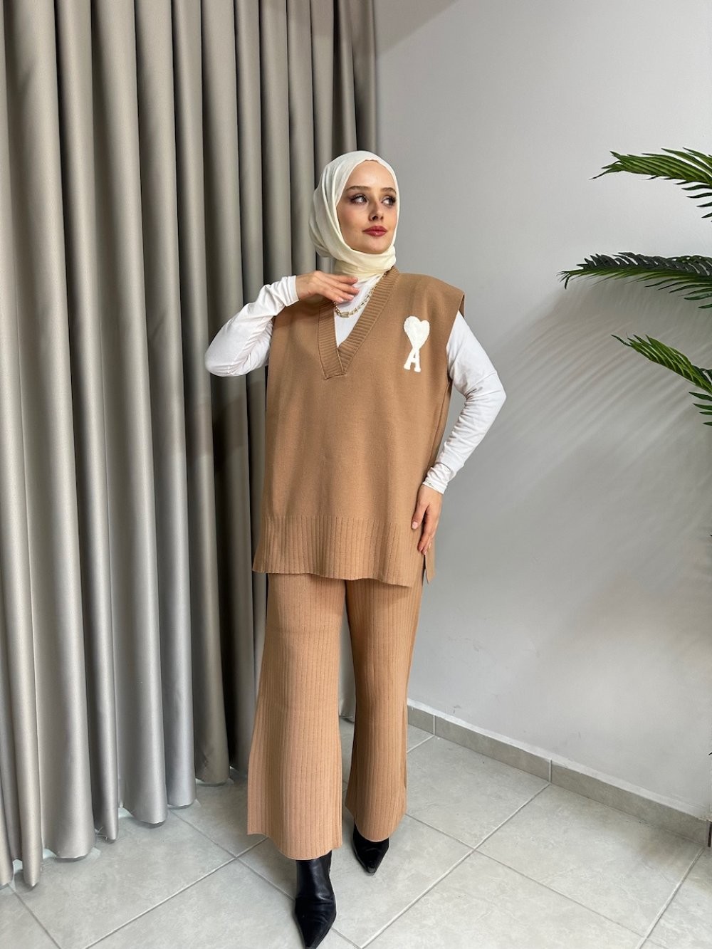 Süveterli Triko Takım Camel