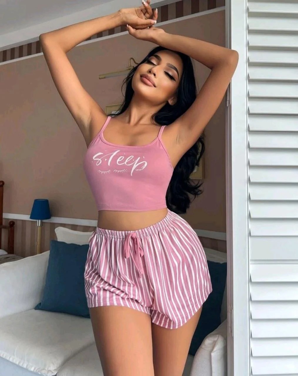 Kadın Pembe Çizgili Askılı Şortlu Pijama Takımı