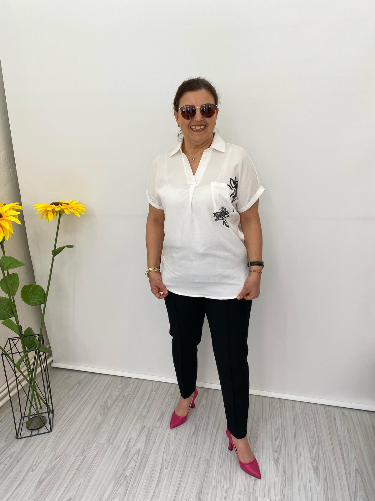 İŞLEMELİ BLUZ