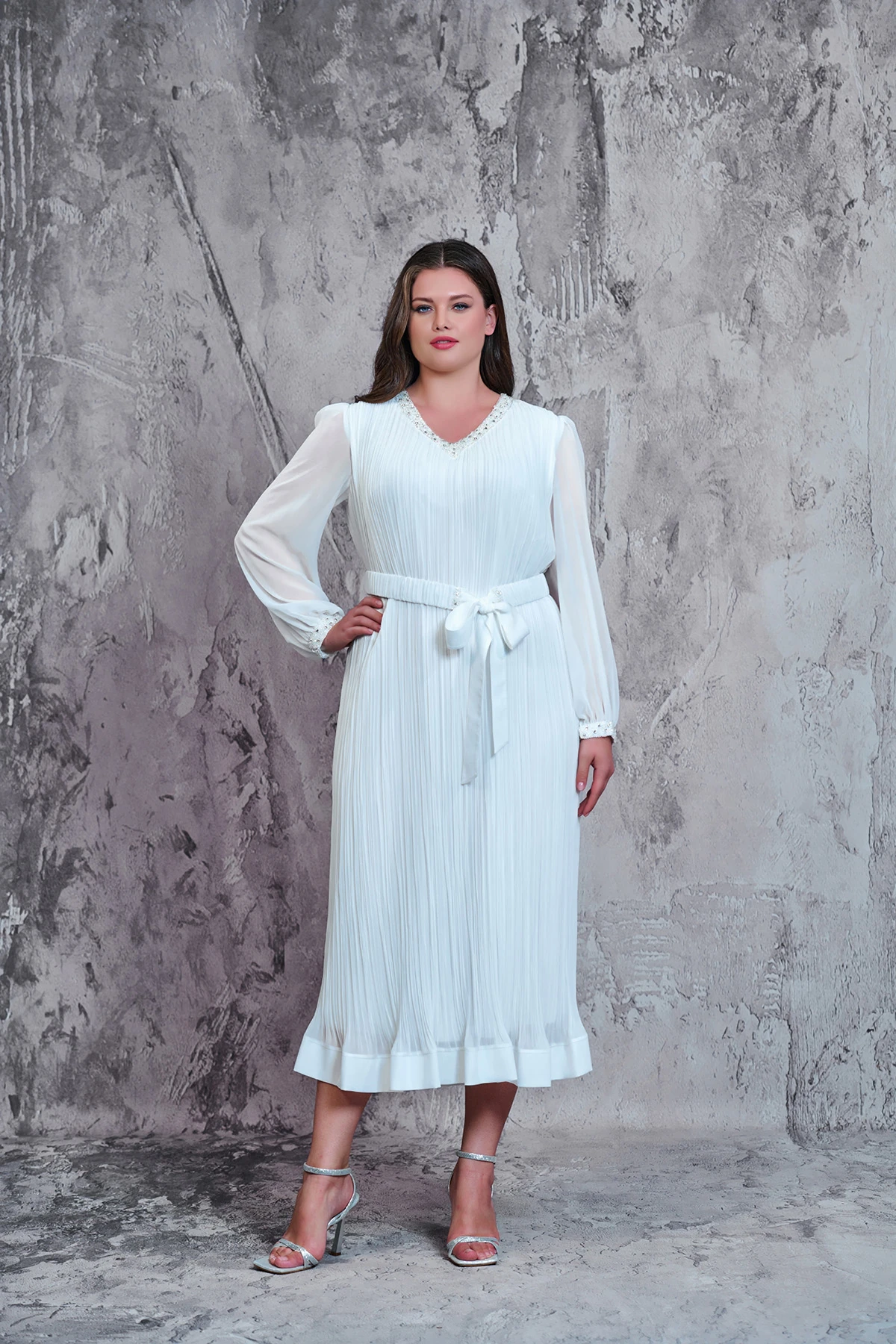 Yaka elişi detaylı,pliseli fransız boy şifon elbise