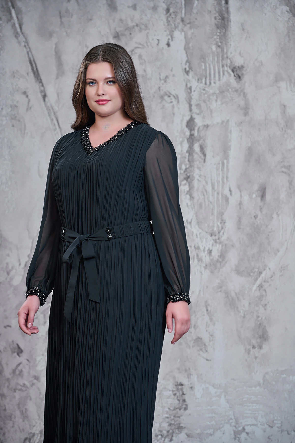 Yaka elişi detaylı,pliseli fransız boy şifon elbise