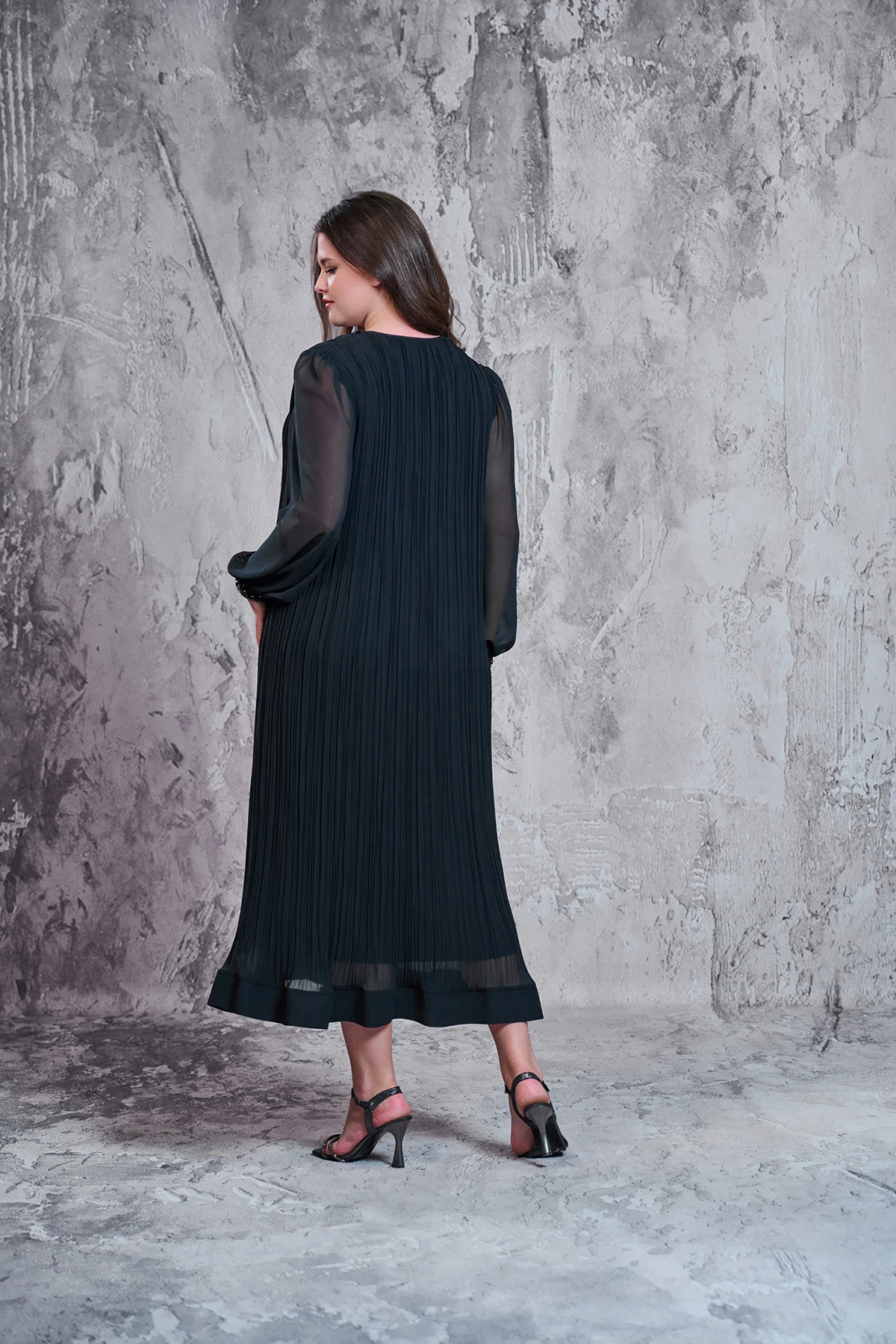 Yaka elişi detaylı,pliseli fransız boy şifon elbise